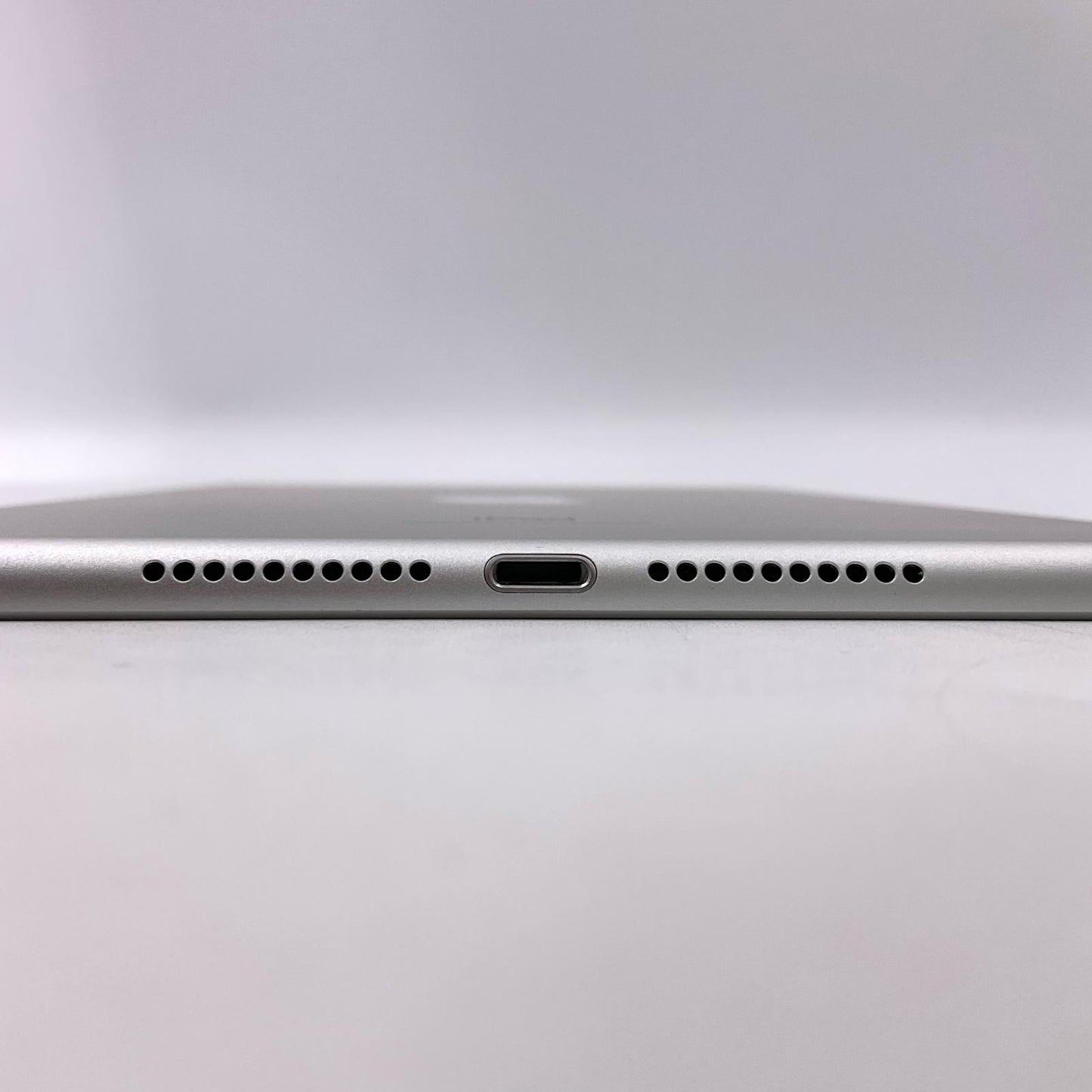 【全額返金保証】【最速発送】Apple iPad iPad mini 第5世代 Wi-Fi 7.9インチ 64GB シルバー Wi-Fi 動作確認済