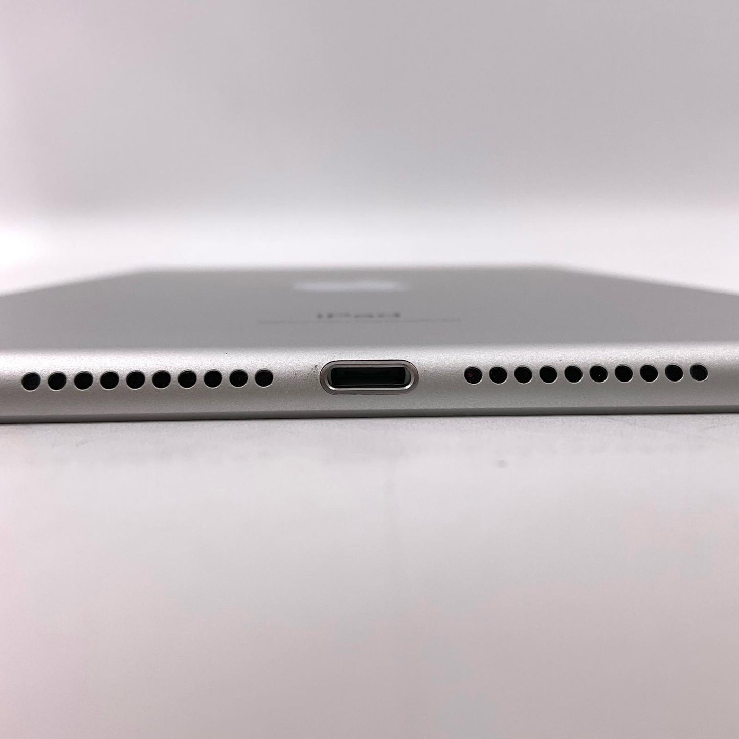 【全額返金保証】【最速発送】Apple iPad iPad mini 第5世代 Wi-Fi 7.9インチ 64GB シルバー Wi-Fi 動作確認済