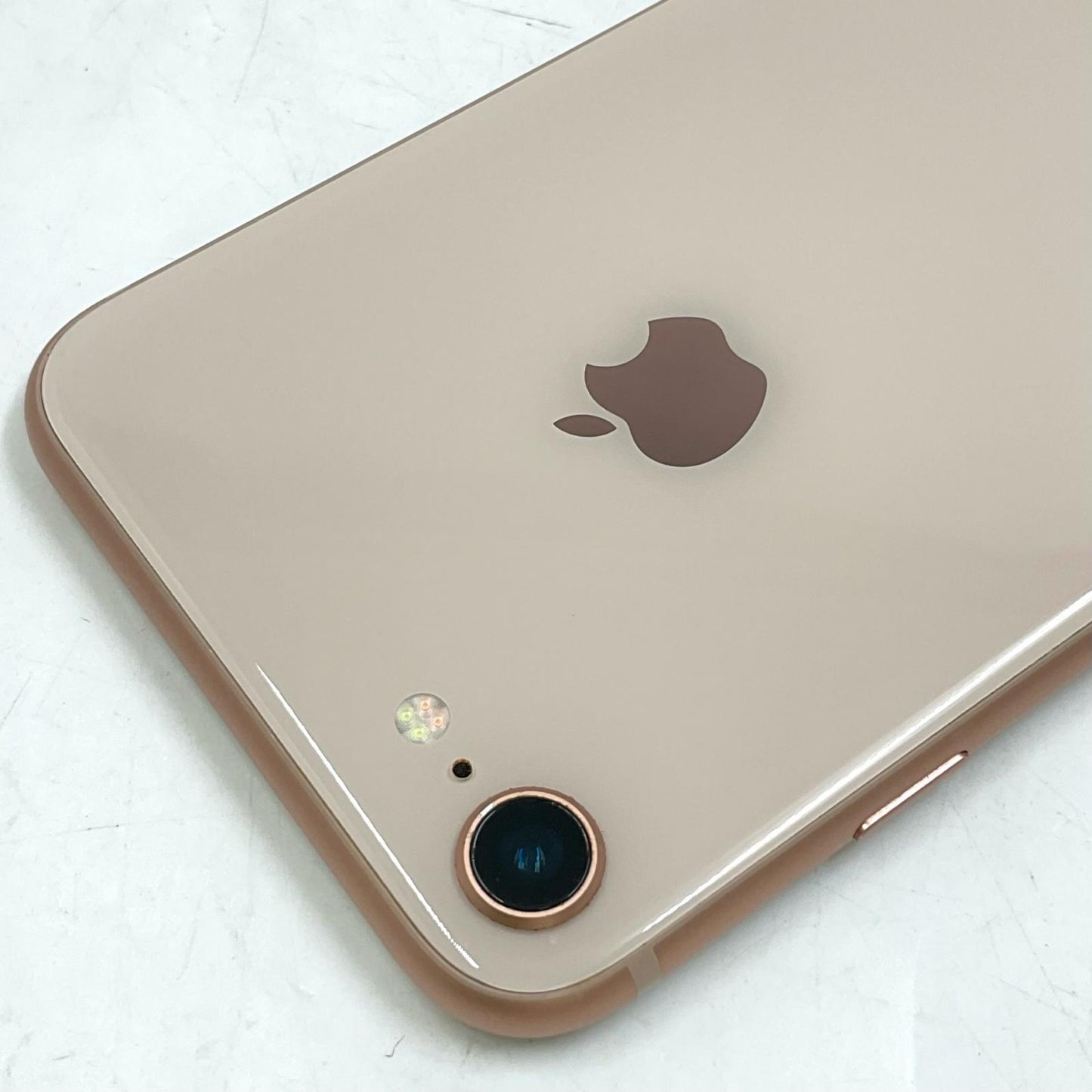 【全額返金保証】【最速発送】Apple iPhone iPhone 8 64GB ゴールド au SIMフリー 白ロム 美品 動作確認済 84%