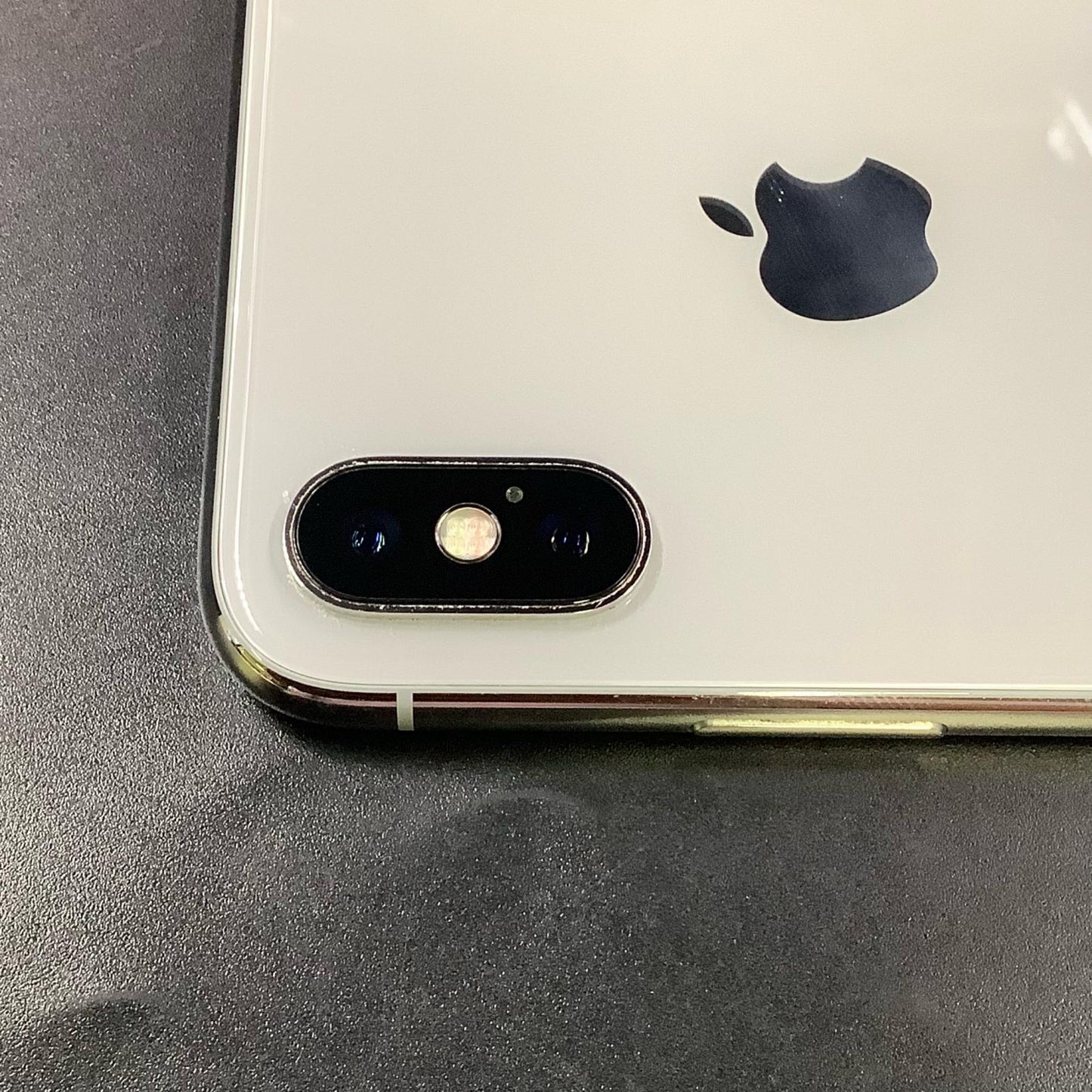 【全額返金保証】【最速発送】Apple iPhone iPhone X 256GB ホワイト au 白ロム 動作確認済 77%