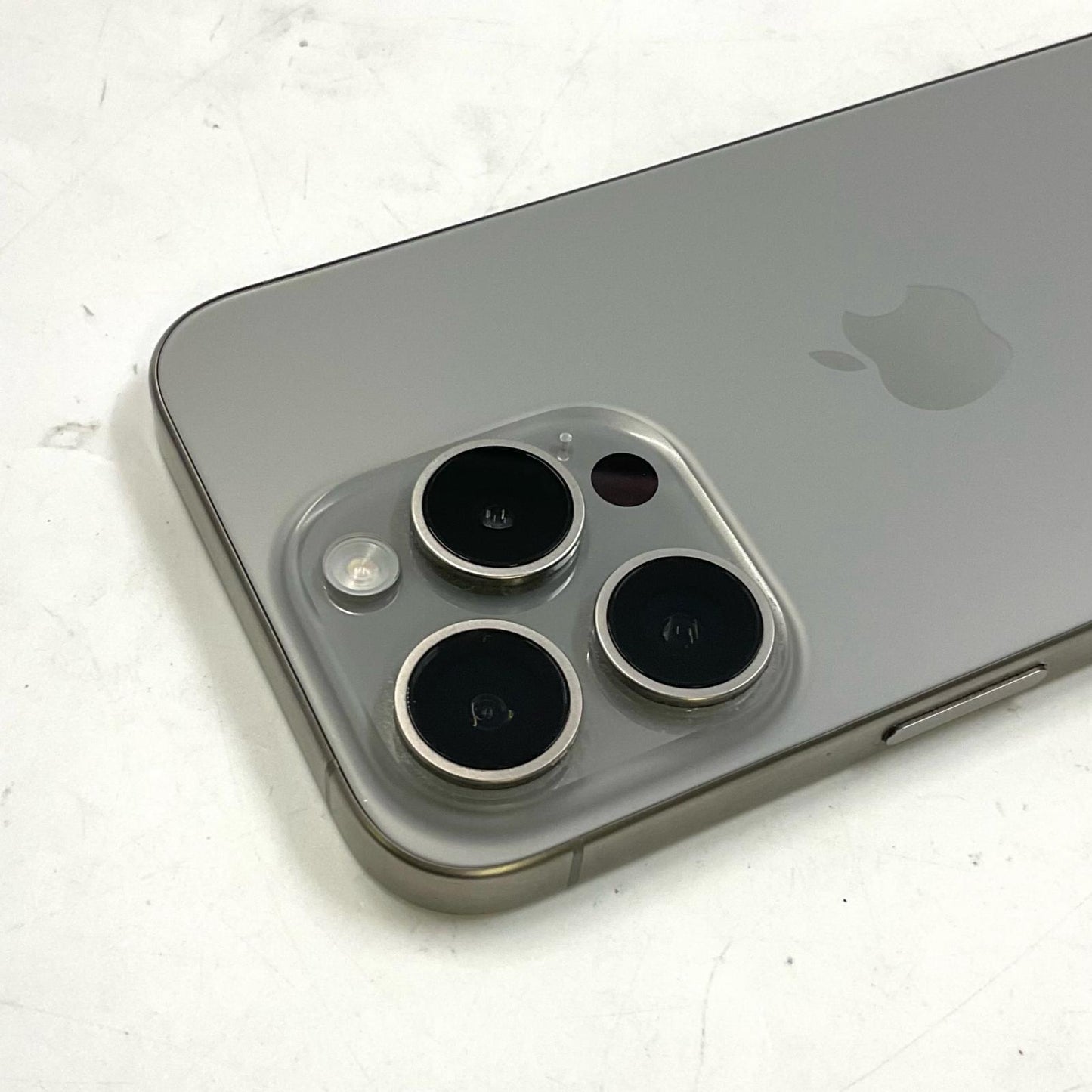 【全額返金保証】【最速発送】Apple iPhone iPhone 15 Pro 256GB スペースグレイ Softbank 白ロム 動作確認済 83%
