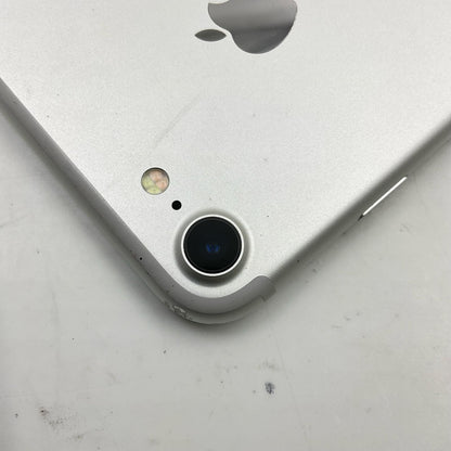 【全額返金保証】【最速発送】Apple iPhone iPhone 7 128GB シルバー au 白ロム 動作確認済 69%