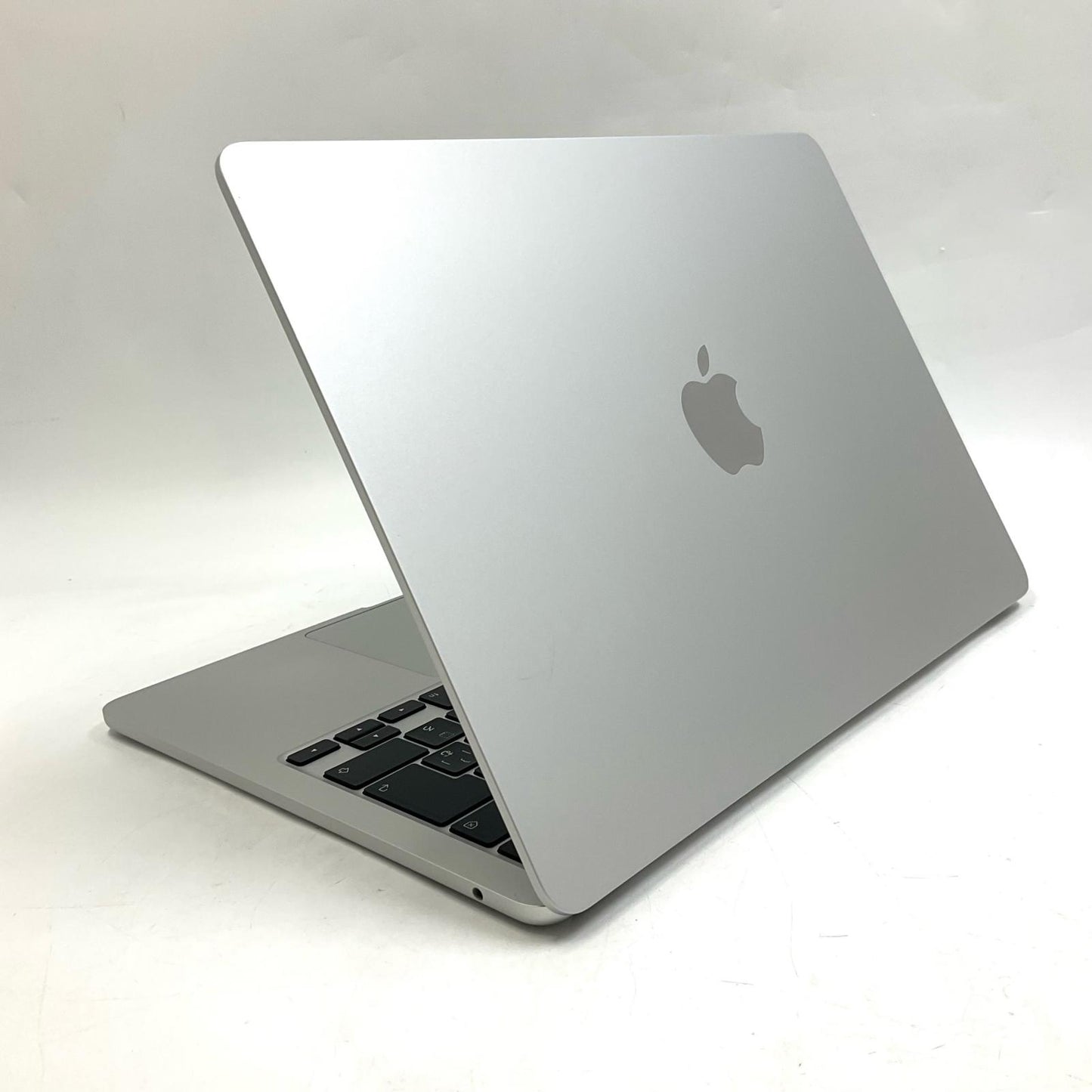 【全額返金保証】【最速発送】Apple MacBook Air 13インチ 2022 Apple M2 8GB 256GB シルバー 80% 動作確認済