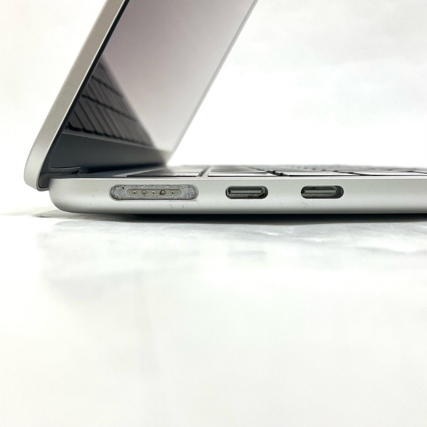【全額返金保証】【最速発送】Apple MacBook Air 13インチ 2022 Apple M2 8GB 256GB シルバー 80% 動作確認済