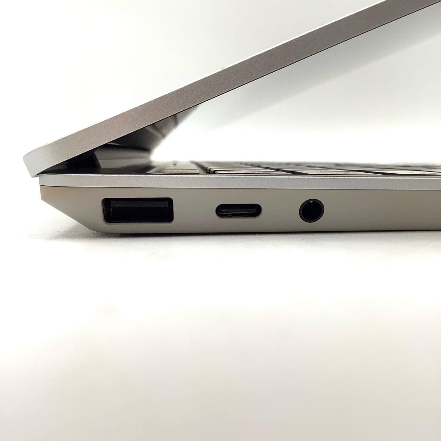 【全額返金保証】【最速発送】Microsoft Surface Laptop Go THJ-00020 MODEL:1943 Intel(R) Core(TM) i5-1035G1 CPU @ 1.00GHz 8GB M.2 SSD 256GB 91.5% 動作確認済