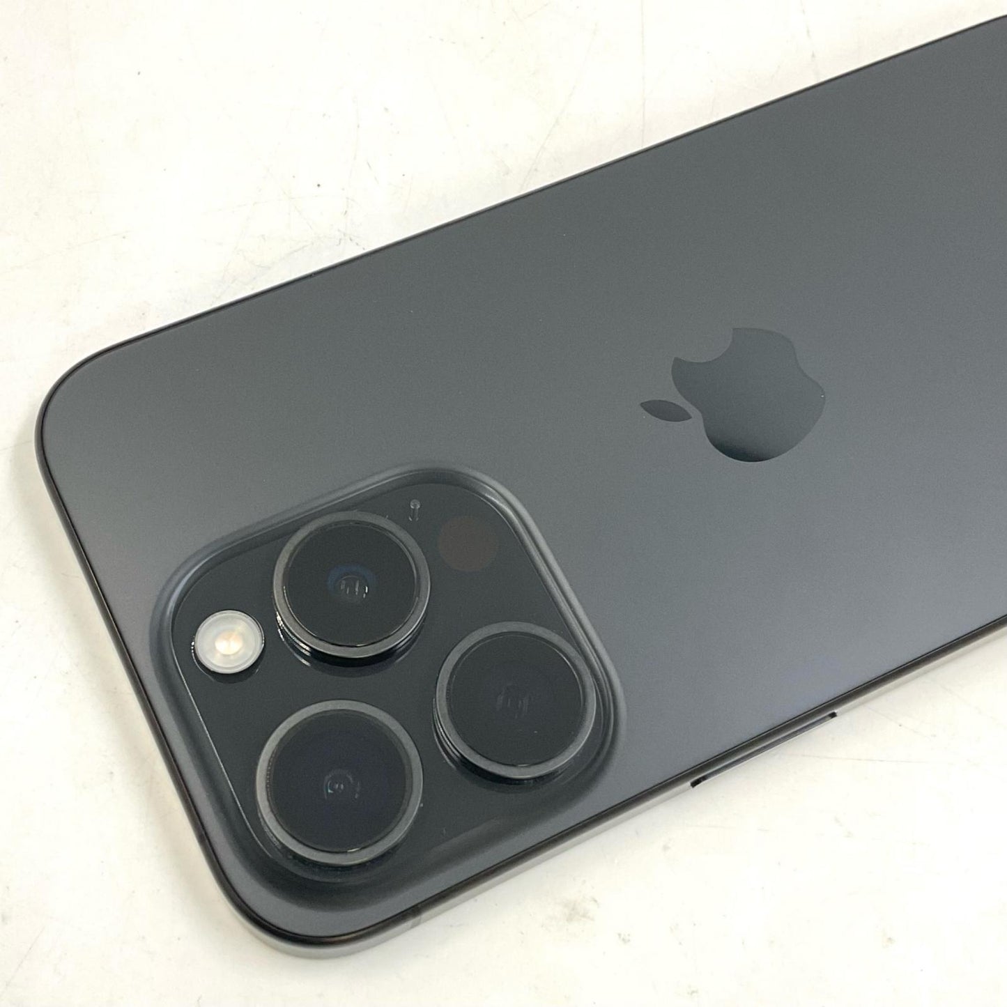 【全額返金保証】【最速発送】Apple iPhone iPhone 15 Pro 128GB ブラックチタニウム au SIMフリー 白ロム 美品 動作確認済 82%