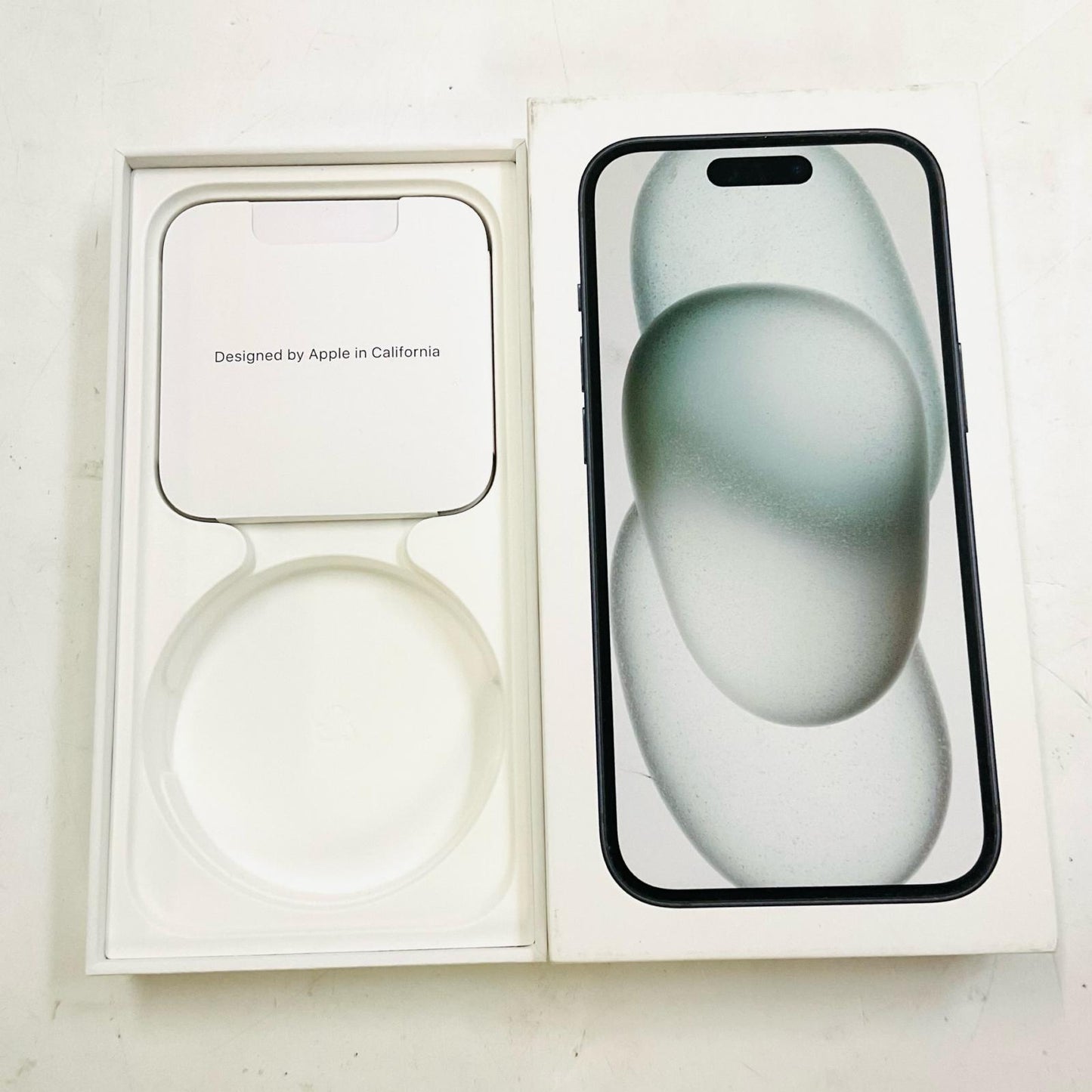 【最速発送】Apple iPhone iPhone 15 256GB ブラック docomo SIMフリー 白ロム【難有】 87%