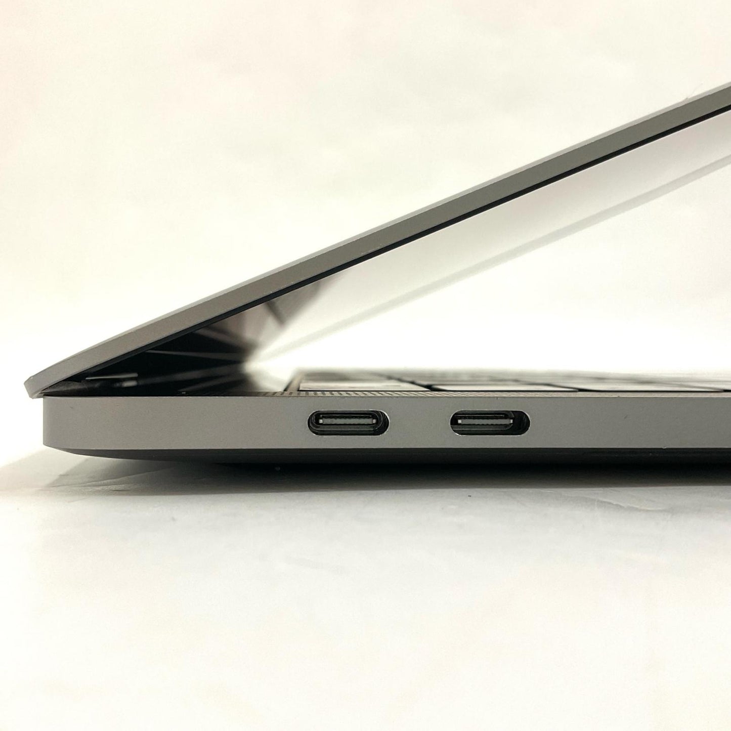 【全額返金保証】【最速発送】Apple MacBook Pro 13インチ 2019 2.8GHz クアッドコアIntel Core i7 16GB 1TB シルバー 動作確認済