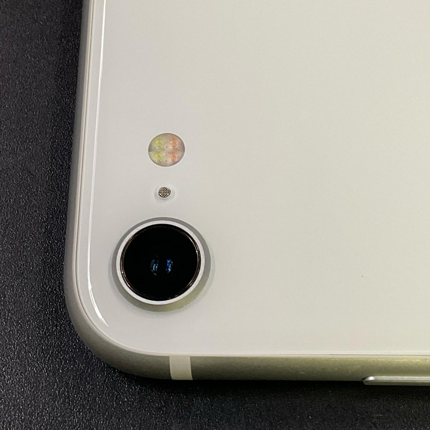 【全額返金保証】【最速発送】Apple iPhone iPhone SE（第2世代） 64GB ホワイト SIMフリー 白ロム 動作確認済 75%