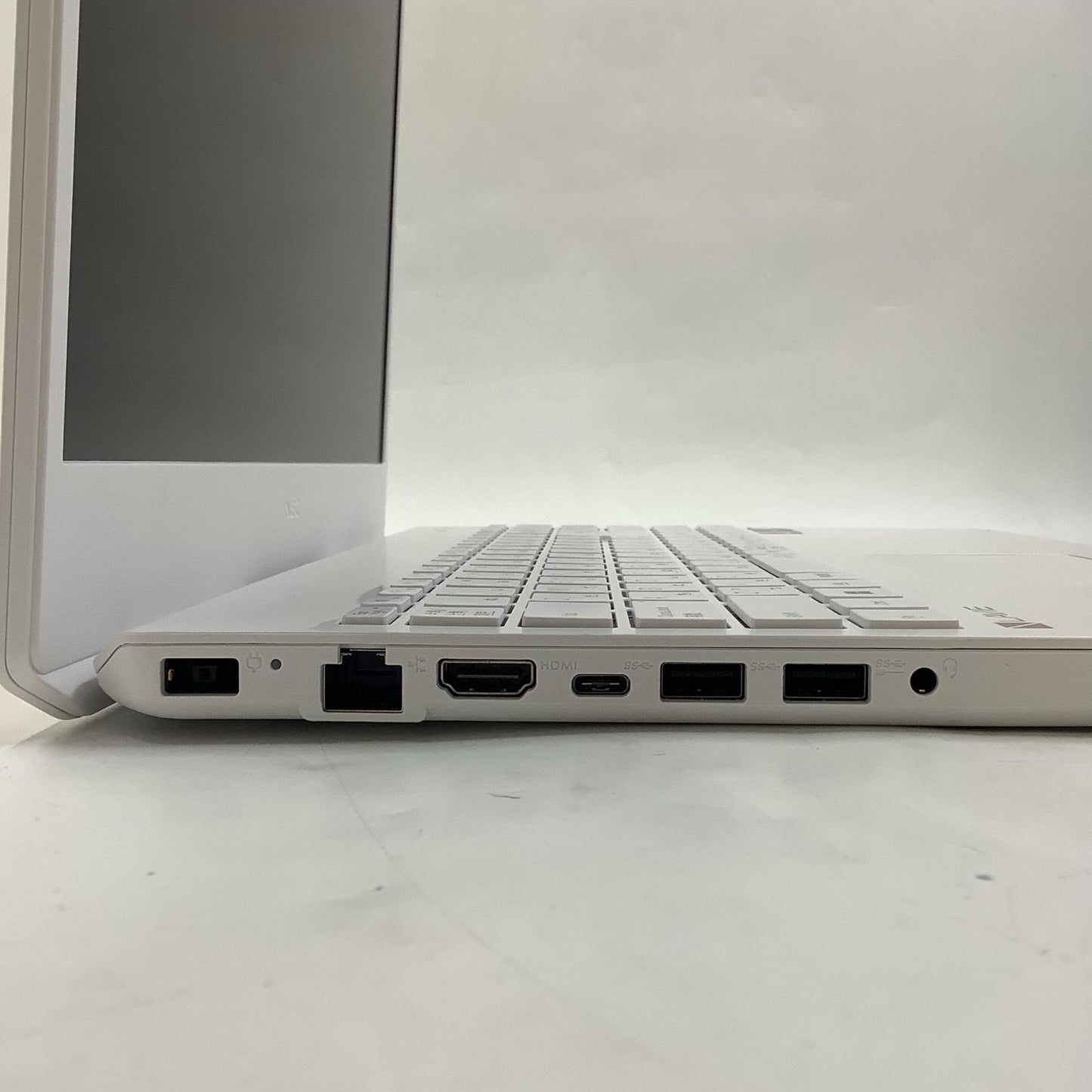 【全額返金保証】【最速発送】NEC LAVIE N15 N153C/GAW PC-N153CGAW AMD Ryzen 3 7330U 8GB M.2 SSD 256GB 98% 美品 動作確認済
