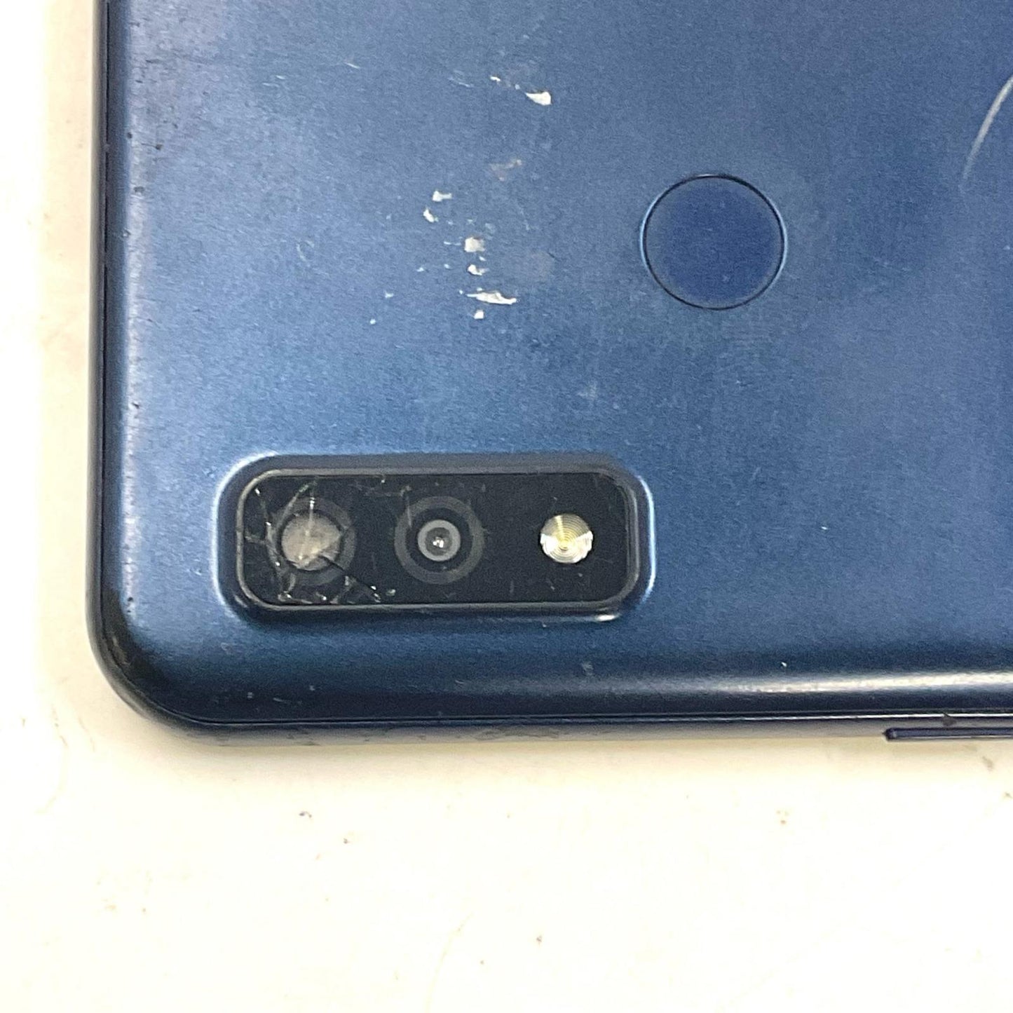 【最速発送】 arrows We 64GB ブルー系 docomo SIMフリー F-51B 白ロム【難有】