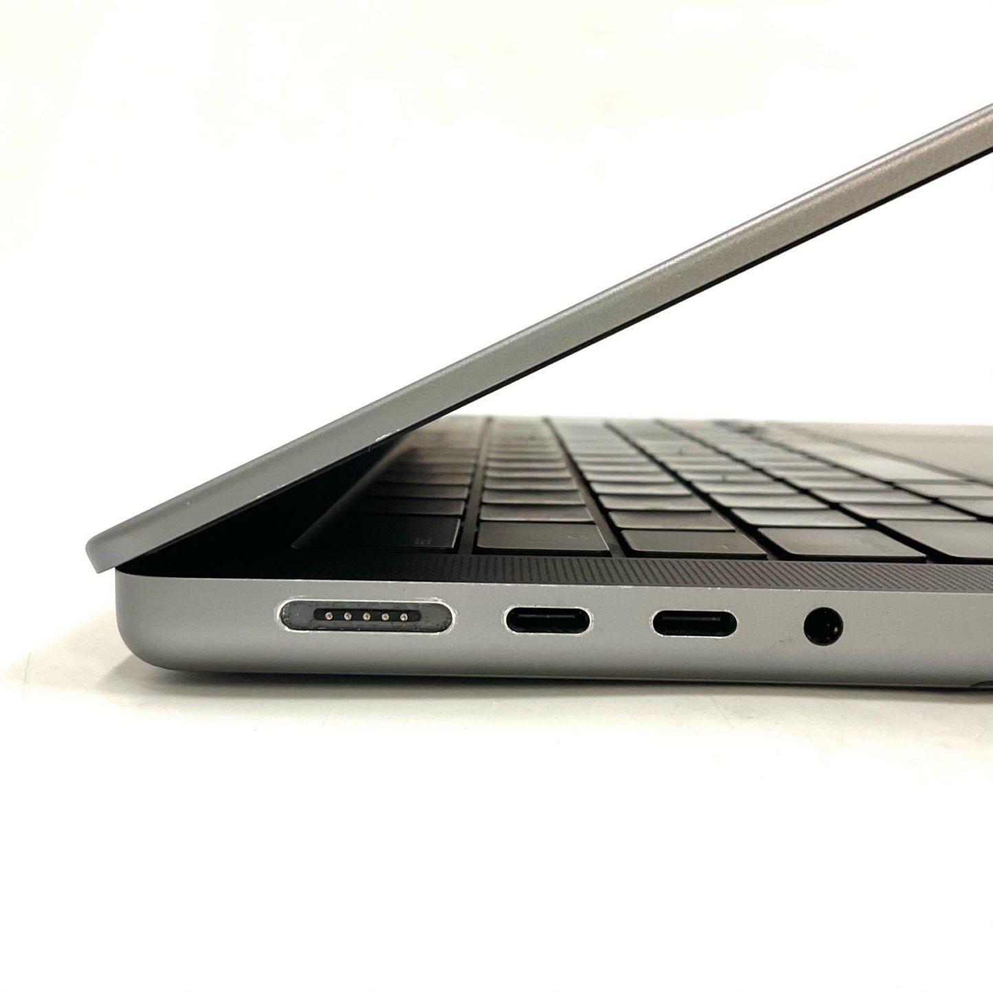 【最速発送】Apple MacBook Pro 14インチ 2021 Apple M1 Pro 32GB 1TB スペースグレイ 77%【難有】