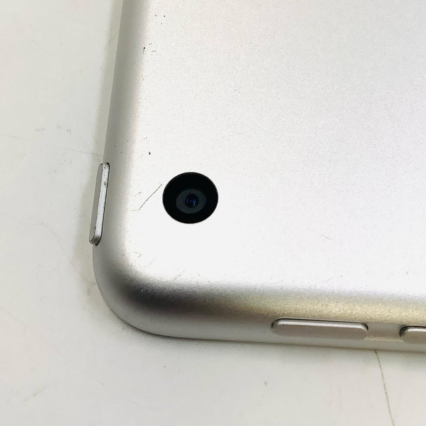 【全額返金保証】【最速発送】Apple iPad iPad 第8世代 32GB シルバー Wi-Fi 動作確認済