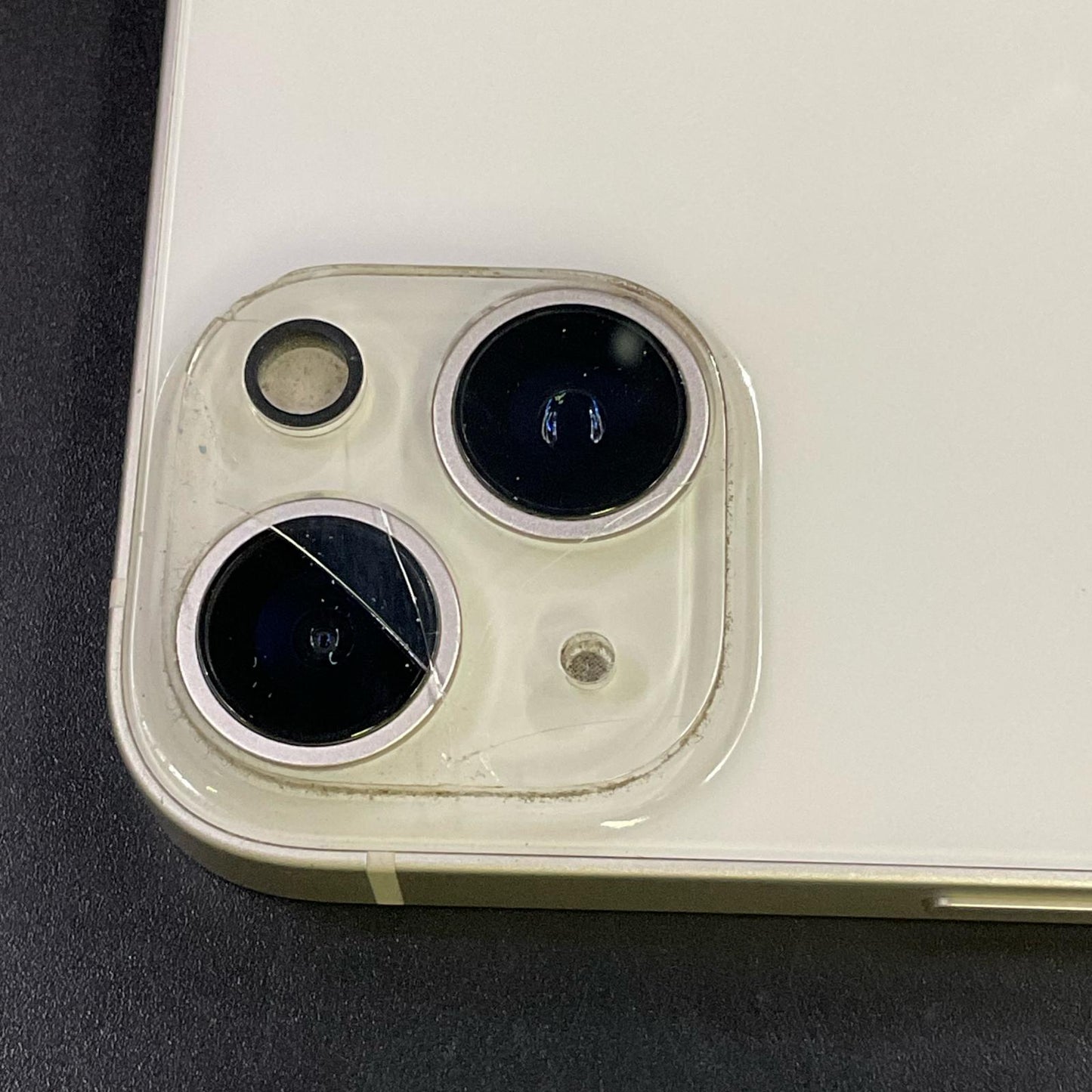 【全額返金保証】【最速発送】Apple iPhone iPhone 14 128GB ホワイト docomo 白ロム 動作確認済 83%