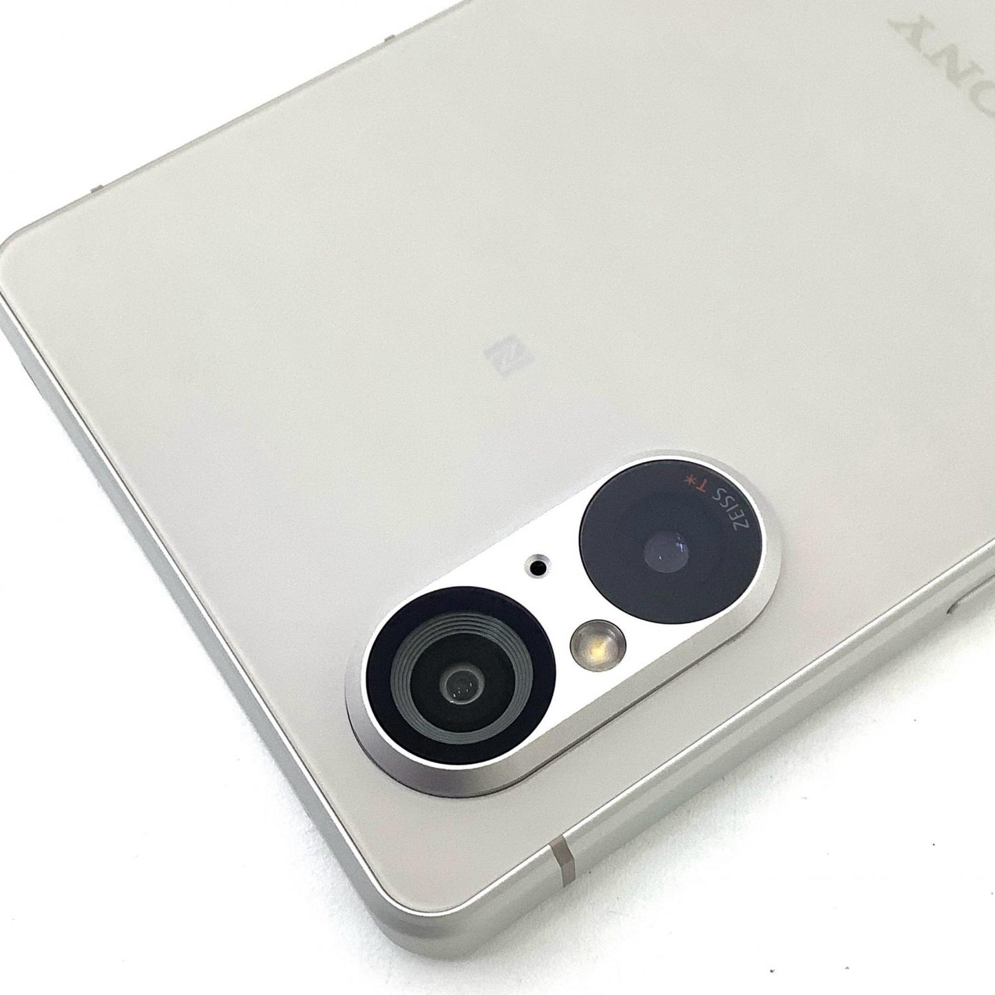 【全額返金保証】【最速発送】Sony Xperia 5 V 256GB ホワイト 白ロム 美品 動作確認済