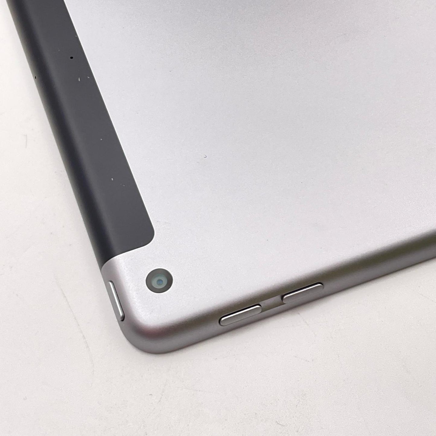 【全額返金保証】【最速発送】Apple iPad iPad 9.7インチ 第6世代 32GB スペースグレイ WiFi+Cellular au 白ロム 美品 動作確認済