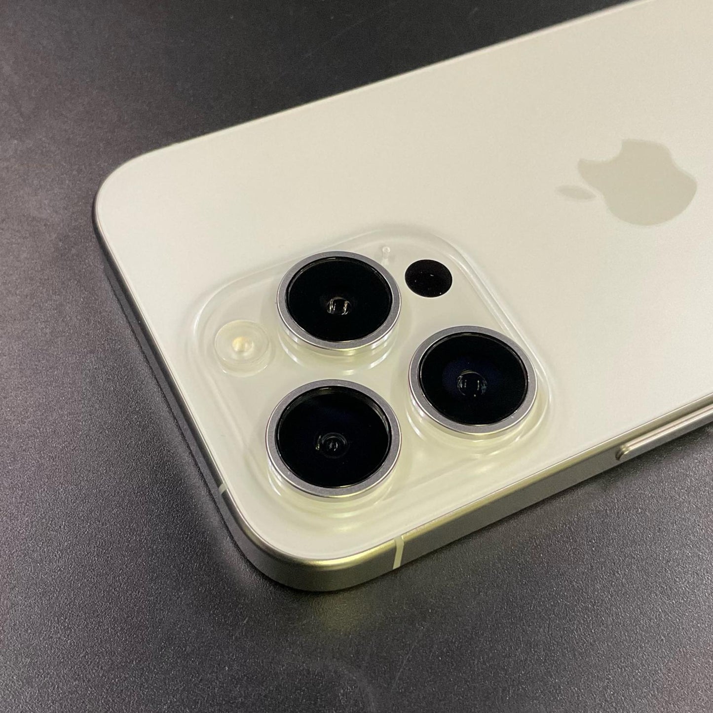 【全額返金保証】【最速発送】Apple iPhone iPhone 15 Pro 128GB ホワイト SIMフリー 白ロム 美品 動作確認済 90%