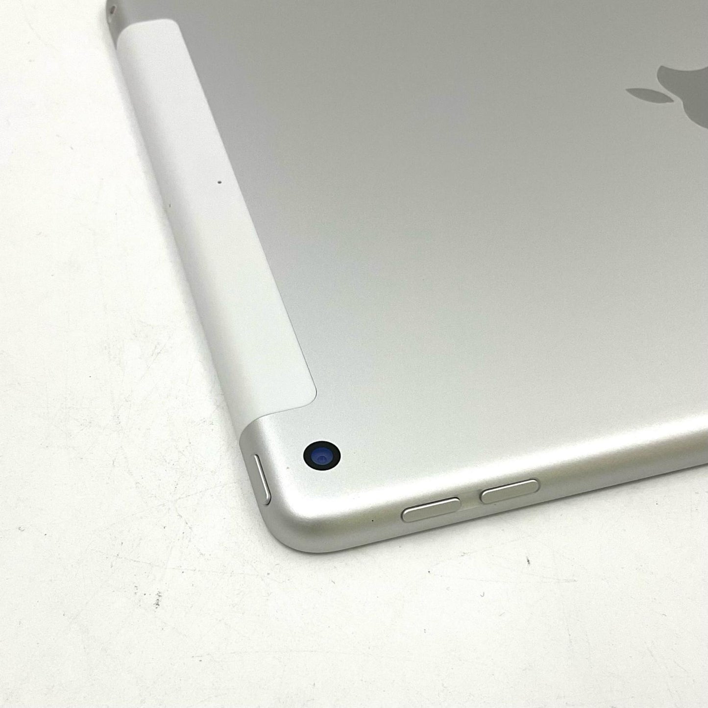 【最速発送】Apple iPad iPad 10.2インチ 第9世代 64GB シルバー WiFi+Cellular au 白ロム【難有】