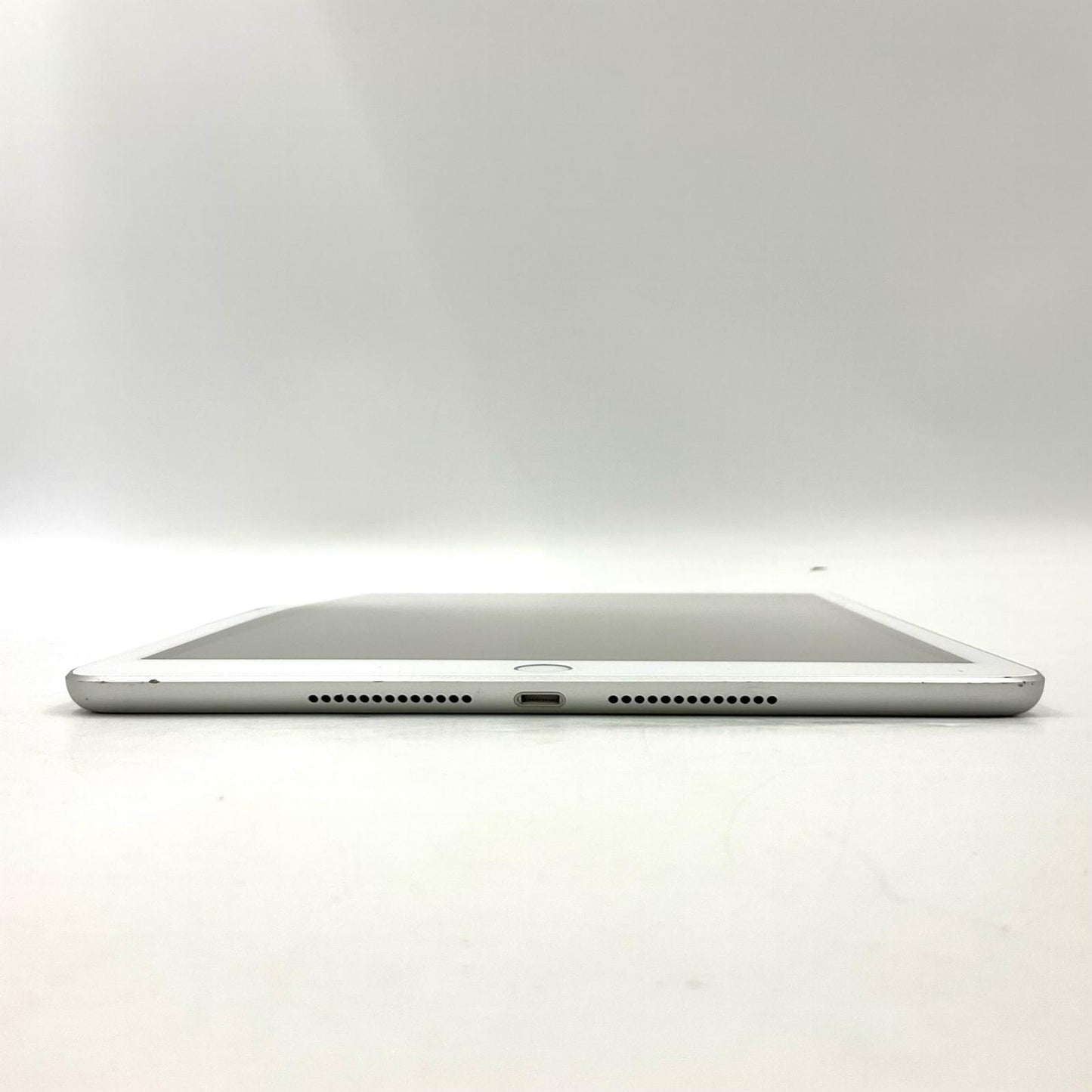 【最速発送】Apple iPad iPad 10.2インチ 第8世代 32GB シルバー WiFi+Cellular au 白ロム【難有】