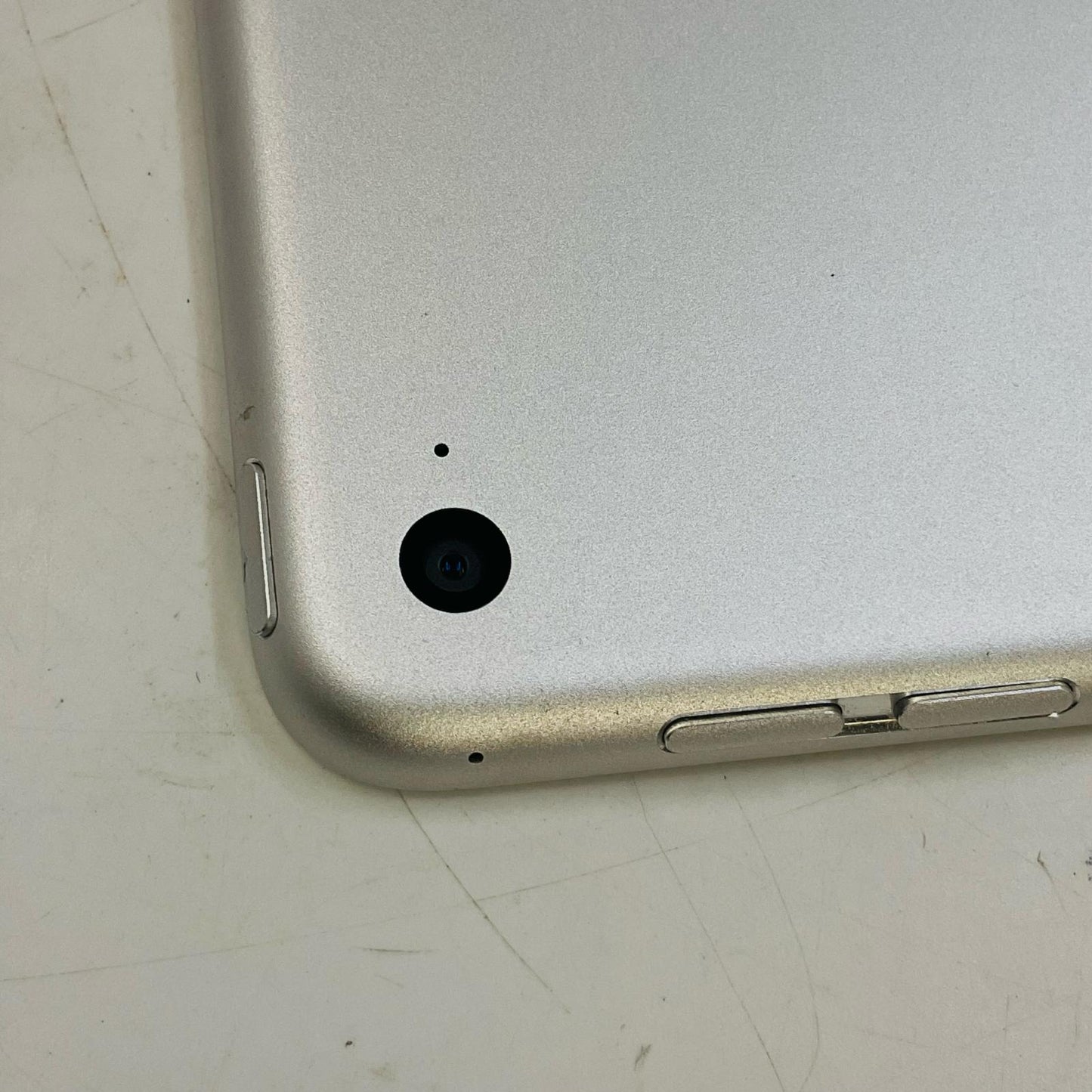 【最速発送】Apple iPad mini 7.9インチ 第4世代 128GB シルバー Wi-Fi【難有】