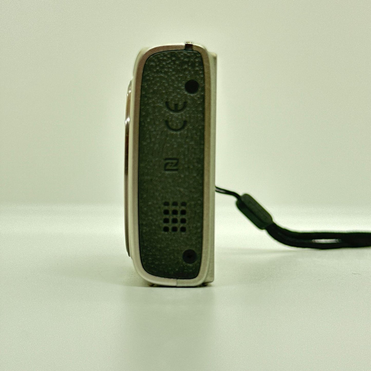 【全額返金保証】【最速発送】 コンパクトデジタルカメラ IXY 650 [シルバー] 美品 動作確認済