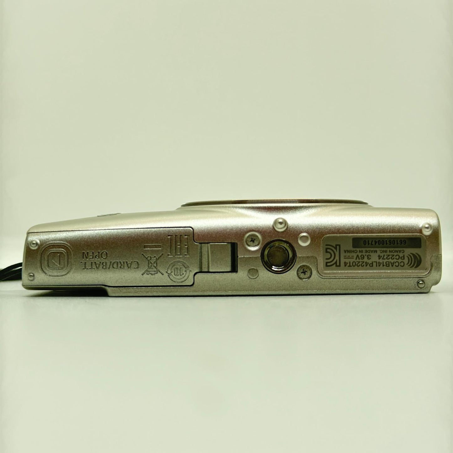 【全額返金保証】【最速発送】 コンパクトデジタルカメラ IXY 650 [シルバー] 美品 動作確認済