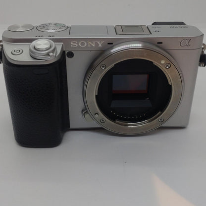 【全額返金保証】【最速発送】 デジタル一眼 α6400 ILCE-6400 ボディ [シルバー] 海外モデル 美品 動作確認済