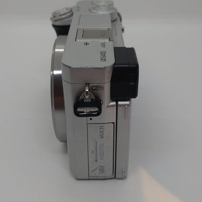 【全額返金保証】【最速発送】 デジタル一眼 α6400 ILCE-6400 ボディ [シルバー] 海外モデル 美品 動作確認済