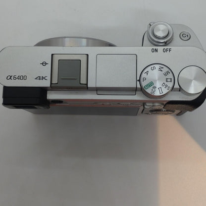 【全額返金保証】【最速発送】 デジタル一眼 α6400 ILCE-6400 ボディ [シルバー] 海外モデル 美品 動作確認済