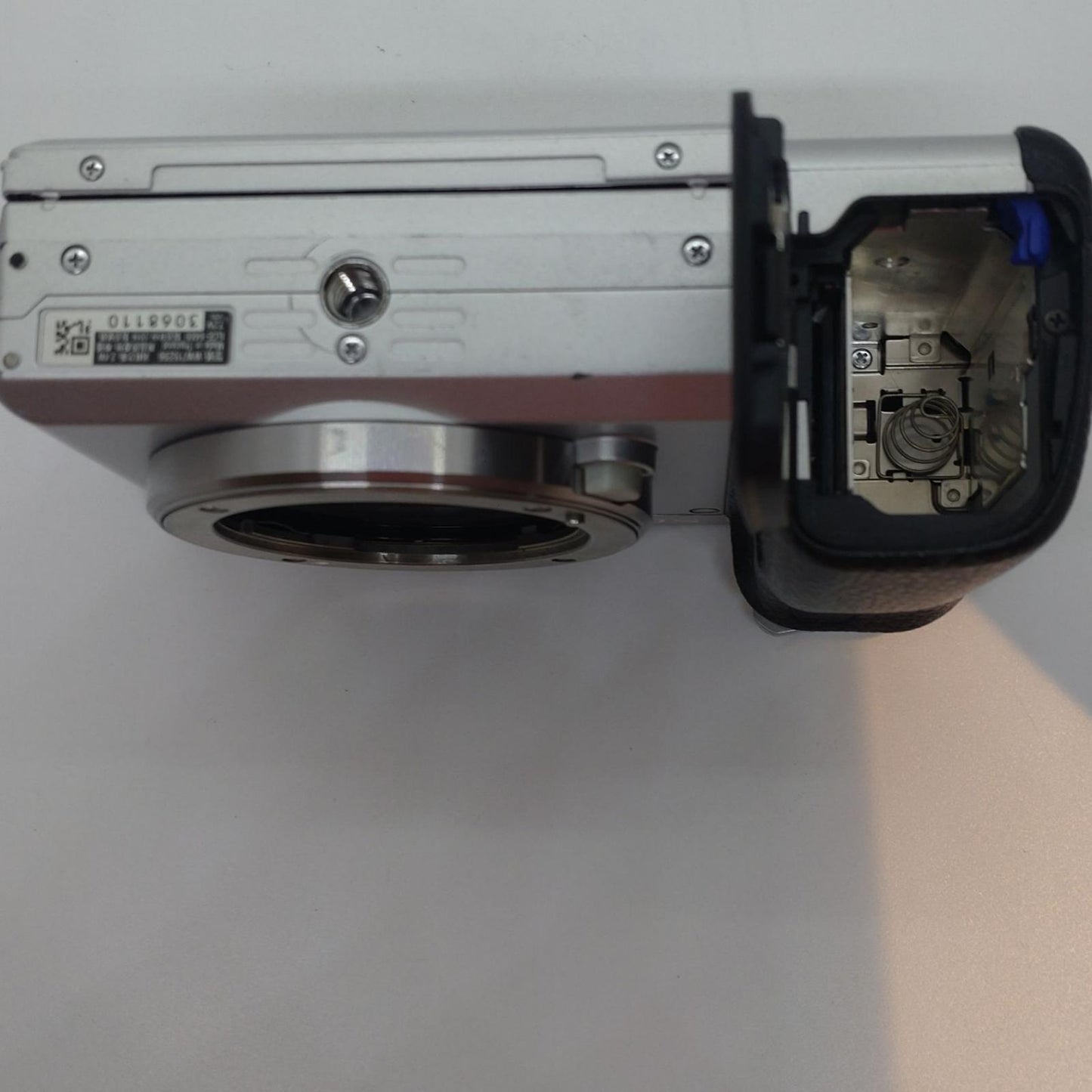 【全額返金保証】【最速発送】 デジタル一眼 α6400 ILCE-6400 ボディ [シルバー] 海外モデル 美品 動作確認済