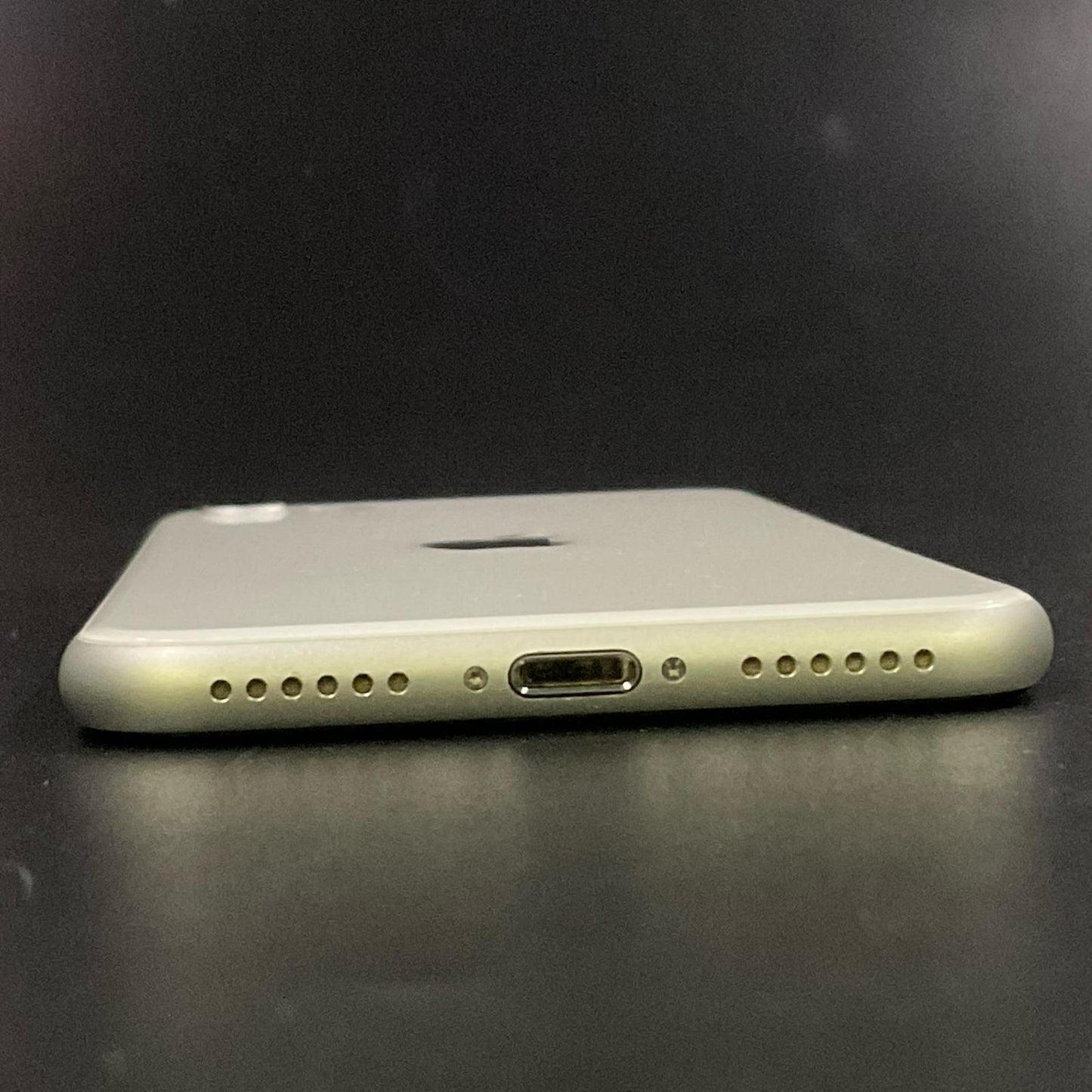 【全額返金保証】【最速発送】Apple iPhone iPhone SE（第2世代） 64GB ホワイト au 白ロム 美品 動作確認済 82%