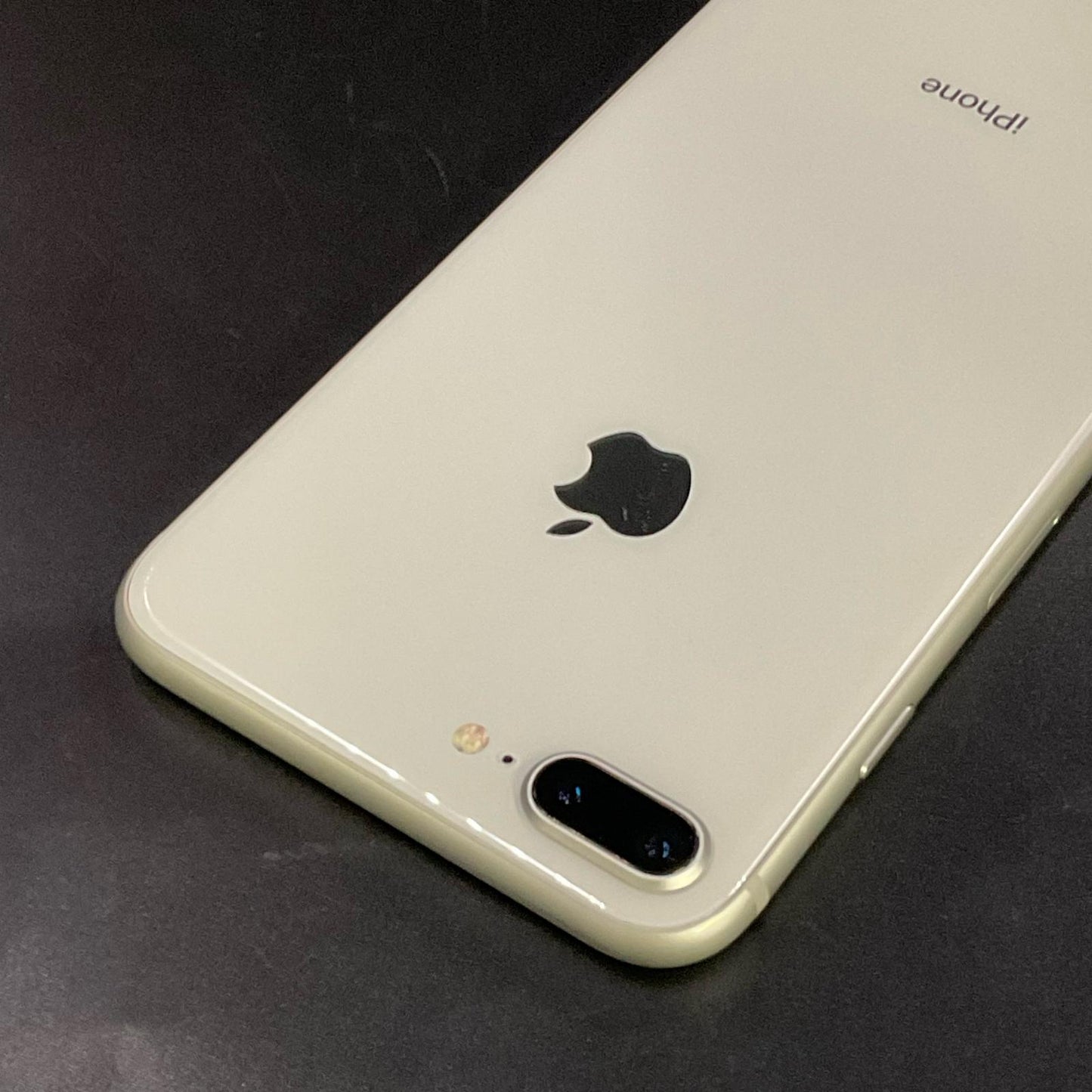 【全額返金保証】【最速発送】Apple iPhone iPhone 8 Plus 64GB シルバー au SIMフリー 白ロム 動作確認済 81%