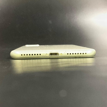 【全額返金保証】【最速発送】Apple iPhone iPhone 8 Plus 64GB シルバー au SIMフリー 白ロム 動作確認済 81%