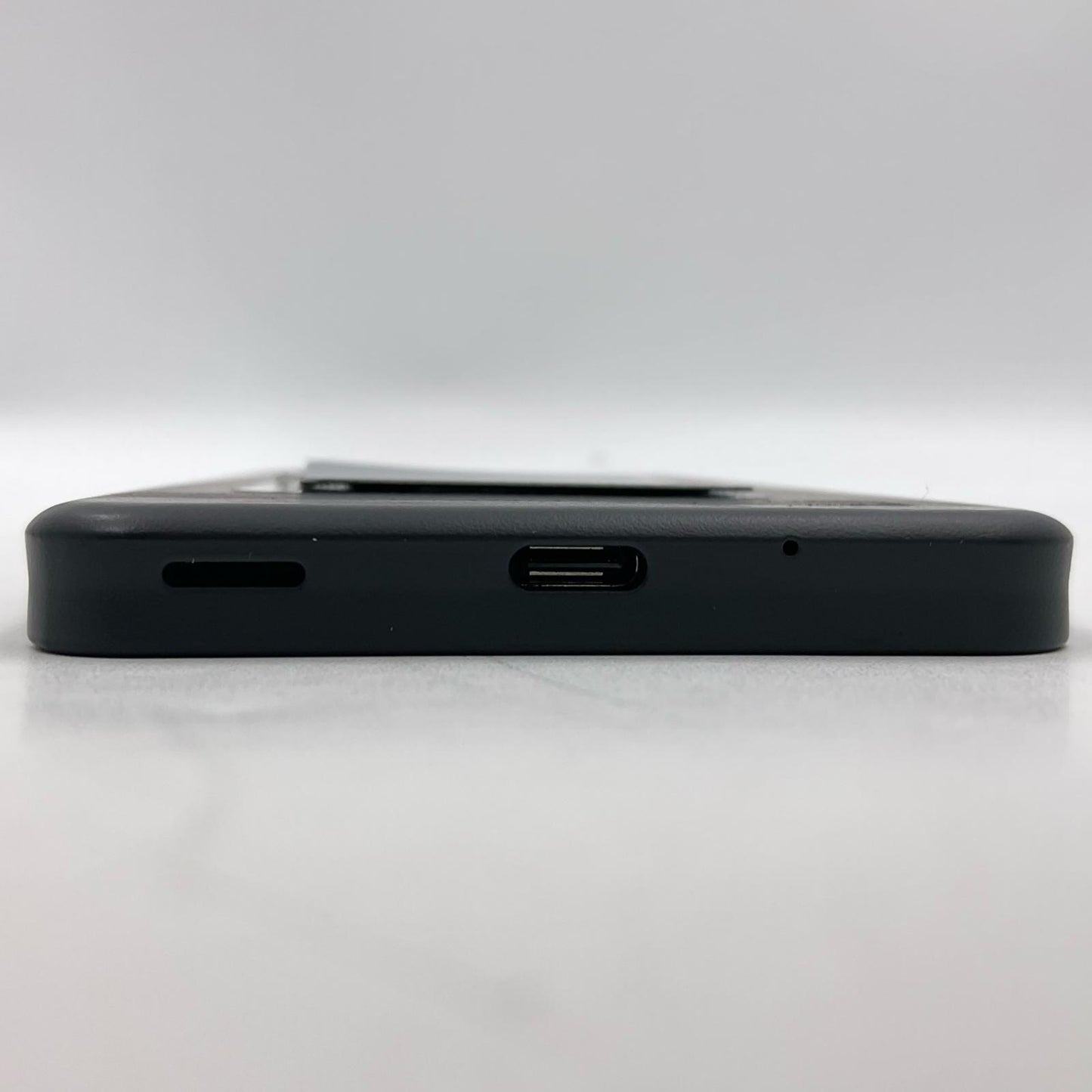 【最速発送】SHARP AQUOS wish2 64GB チャコール docomo SH-51C 白ロム【難有】