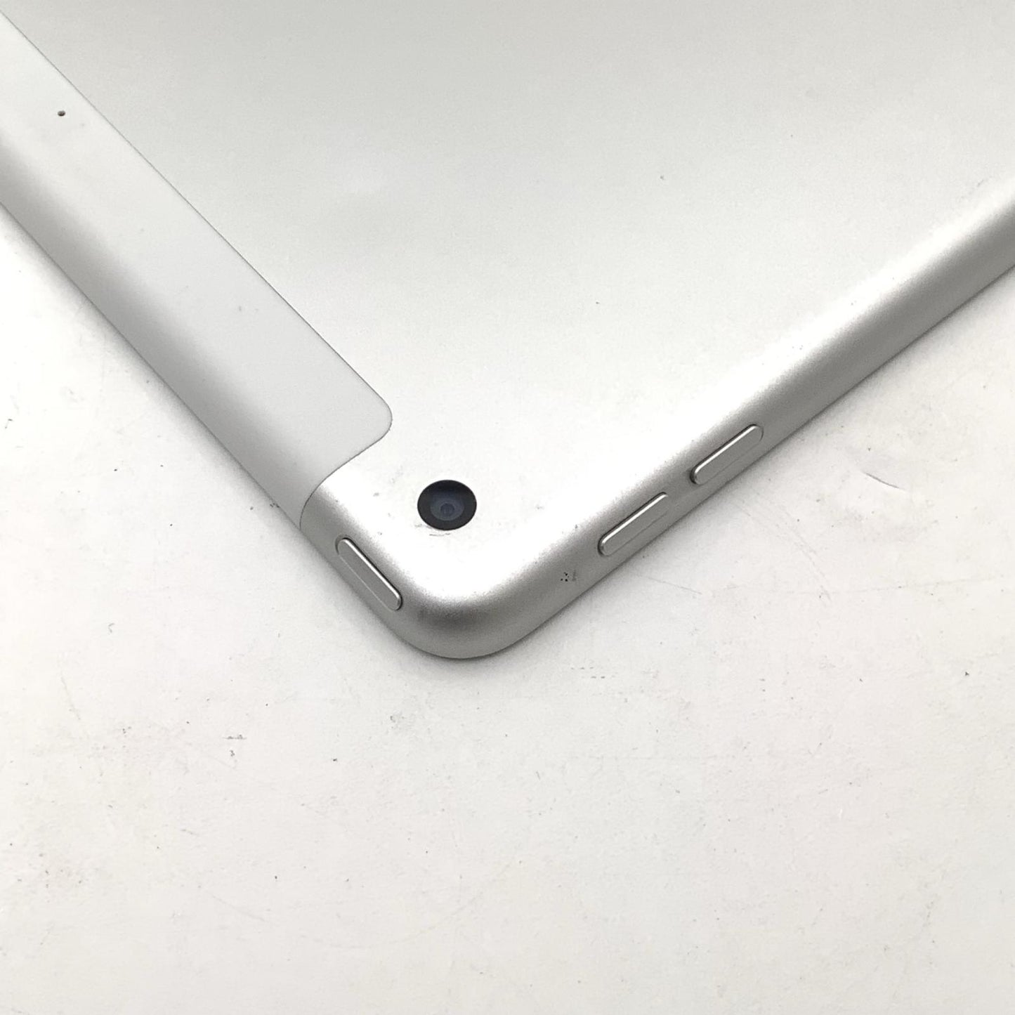 【全額返金保証】【最速発送】Apple iPad iPad 10.2インチ 第9世代 64GB シルバー WiFi+Cellular SIMフリー 白ロム 動作確認済