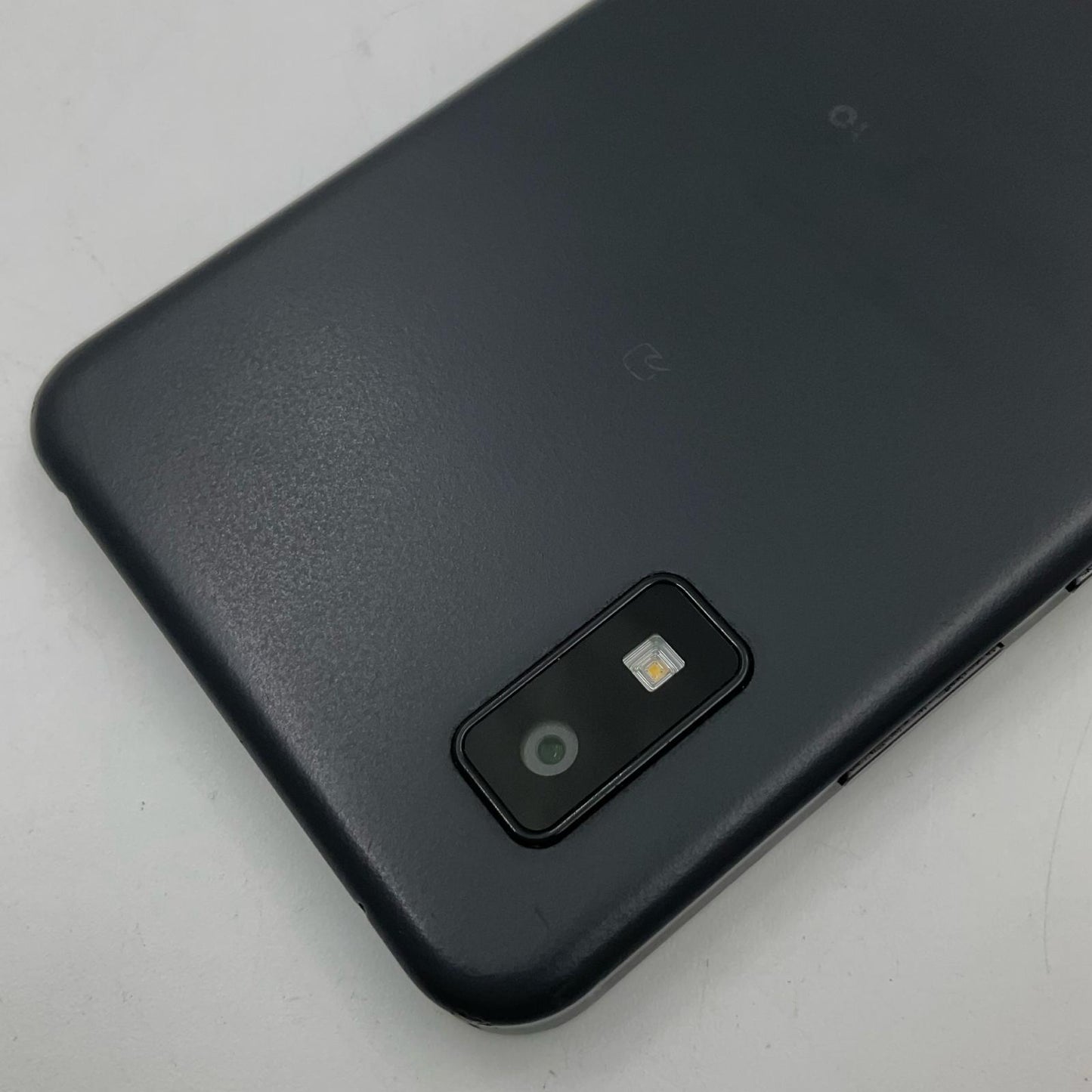 【全額返金保証】【最速発送】SHARP AQUOS wish2 64GB チャコール docomo SH-51C 白ロム 動作確認済