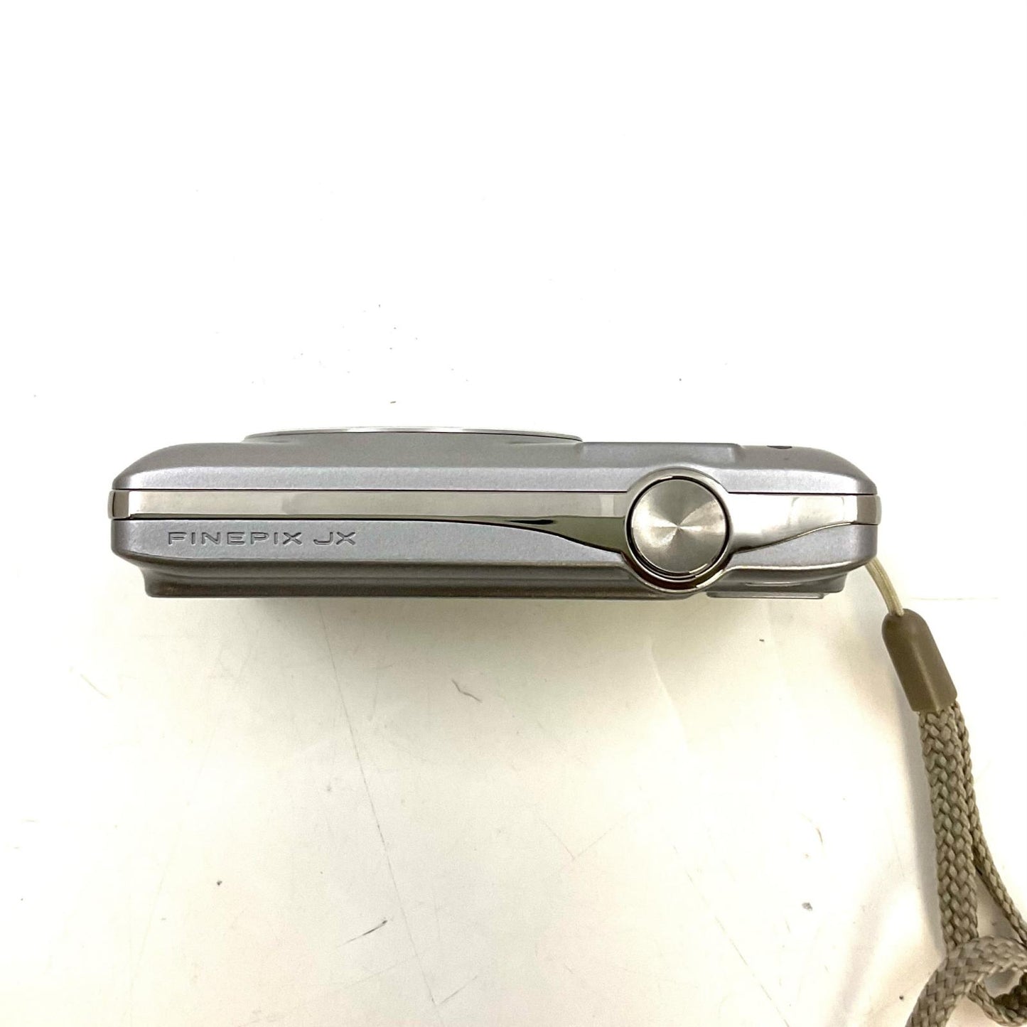【全額返金保証】【最速発送】FUJIFILM コンパクトデジタルカメラ FinePix JX550（シルバー） 美品 動作確認済