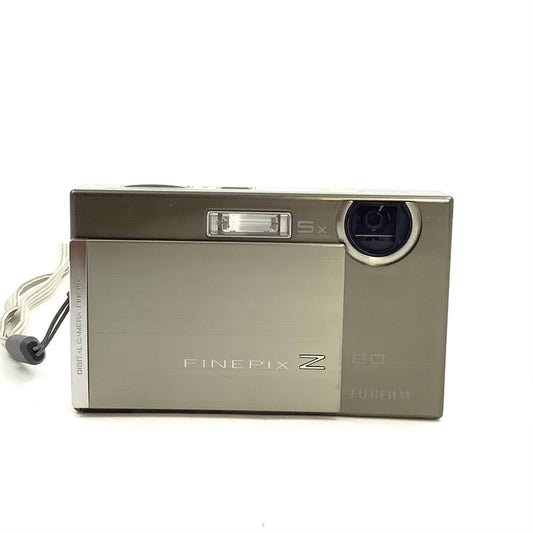 【全額返金保証】【最速発送】FUJIFILM コンパクトデジタルカメラ FinePix Z100fd シルバー 美品 動作確認済
