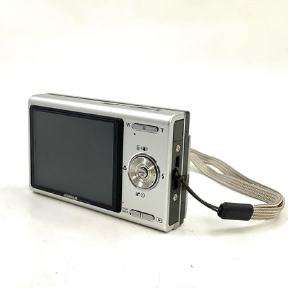 【全額返金保証】【最速発送】FUJIFILM コンパクトデジタルカメラ FinePix Z100fd シルバー 美品 動作確認済