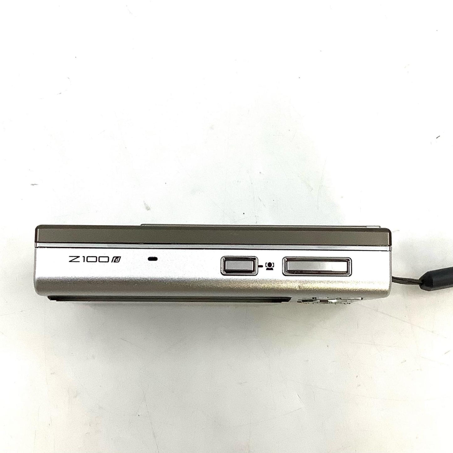 【全額返金保証】【最速発送】FUJIFILM コンパクトデジタルカメラ FinePix Z100fd シルバー 美品 動作確認済