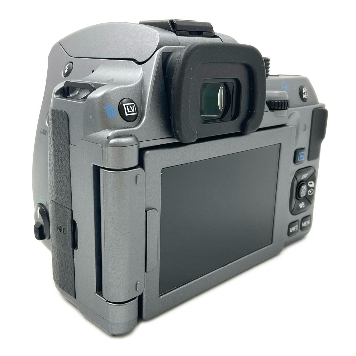 【全額返金保証】【最速発送】PENTAX デジタル一眼 K-70 ボディ [シルキーシルバー] 美品 動作確認済