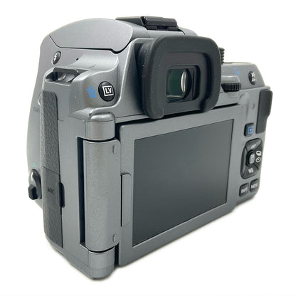 【全額返金保証】【最速発送】PENTAX デジタル一眼 K-70 ボディ [シルキーシルバー] 美品 動作確認済