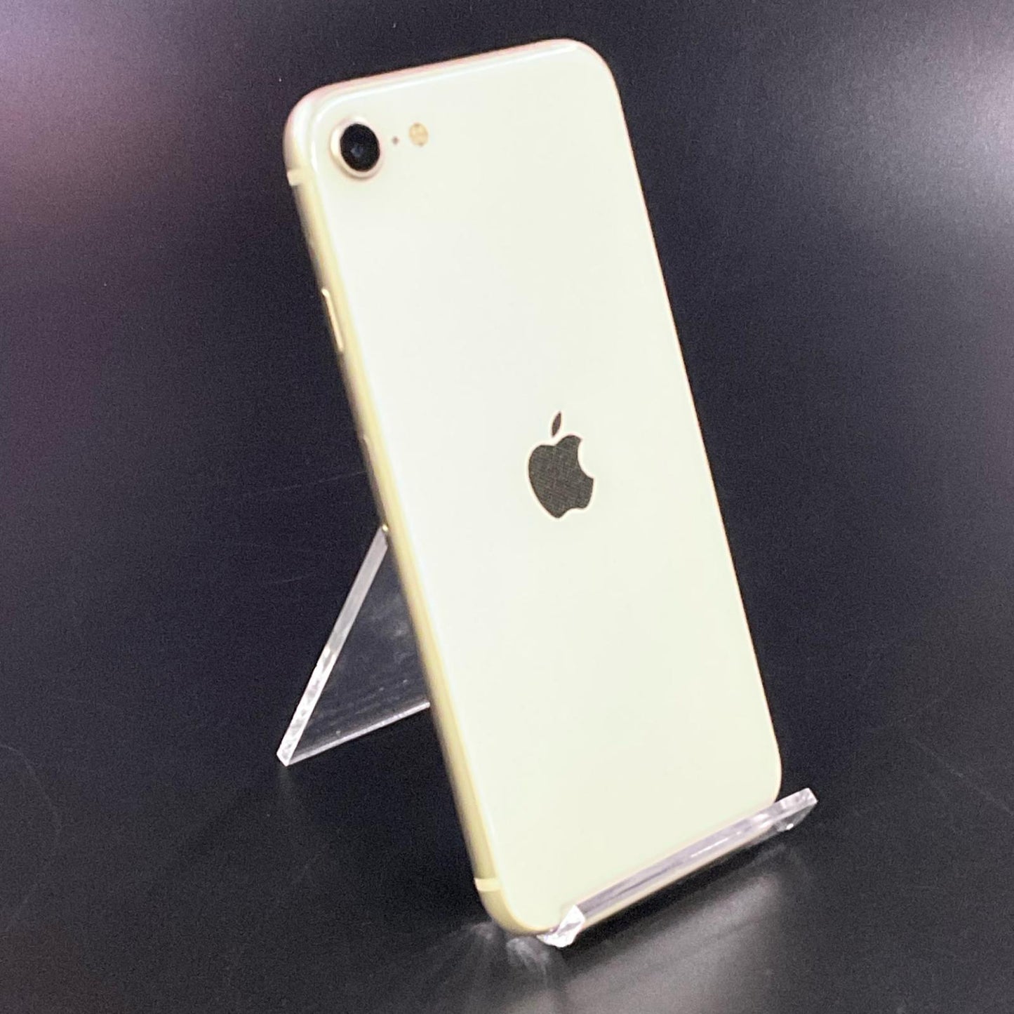 【全額返金保証】【最速発送】Apple iPhone iPhone SE (第3世代) 64GB スターライト docomo SIMフリー 白ロム 動作確認済 78%