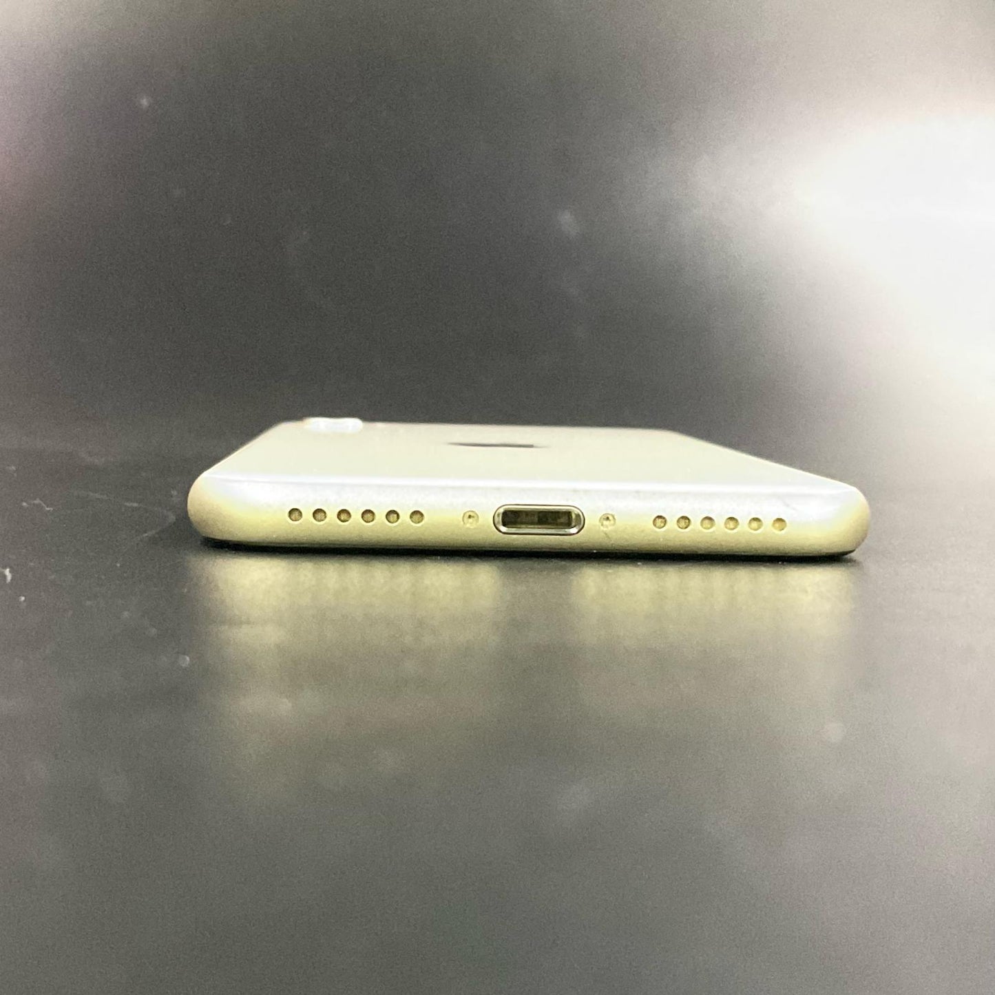【全額返金保証】【最速発送】Apple iPhone iPhone SE (第3世代) 64GB スターライト docomo SIMフリー 白ロム 動作確認済 78%