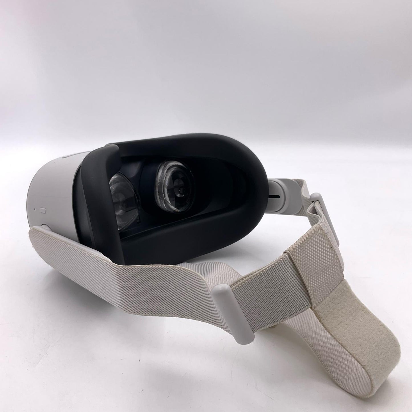 【全額返金保証】【最速発送】Meta VRヘッドセット Oculus Quest 2 美品 動作確認済