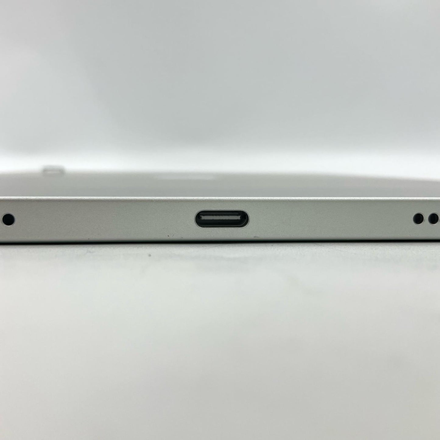 【全額返金保証】【最速発送】Apple iPad iPad A16 11インチ 128GB シルバー Wi-Fi 超美品 動作確認済