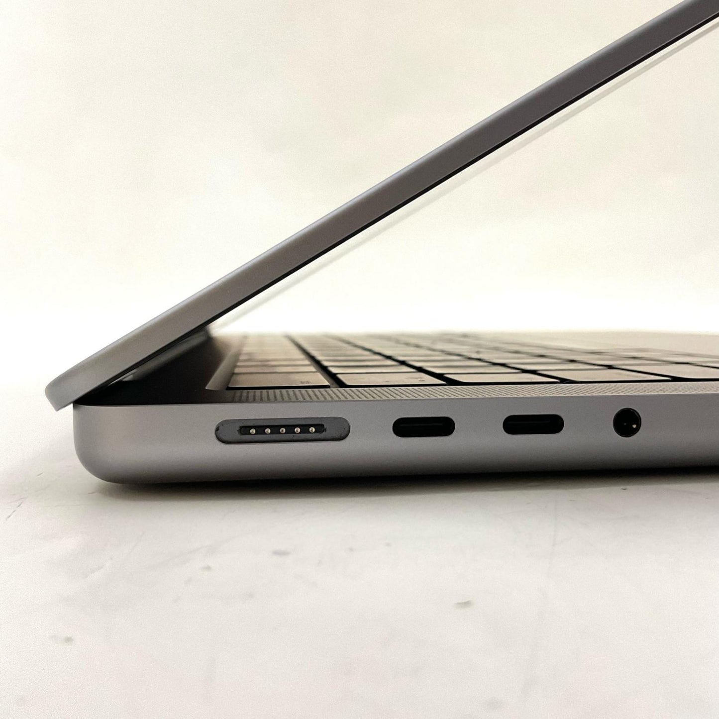 【全額返金保証】【最速発送】Apple MacBook Pro Pro 14インチ 2023 Apple M3 8GB 512GB スペースグレイ 98% 美品 動作確認済