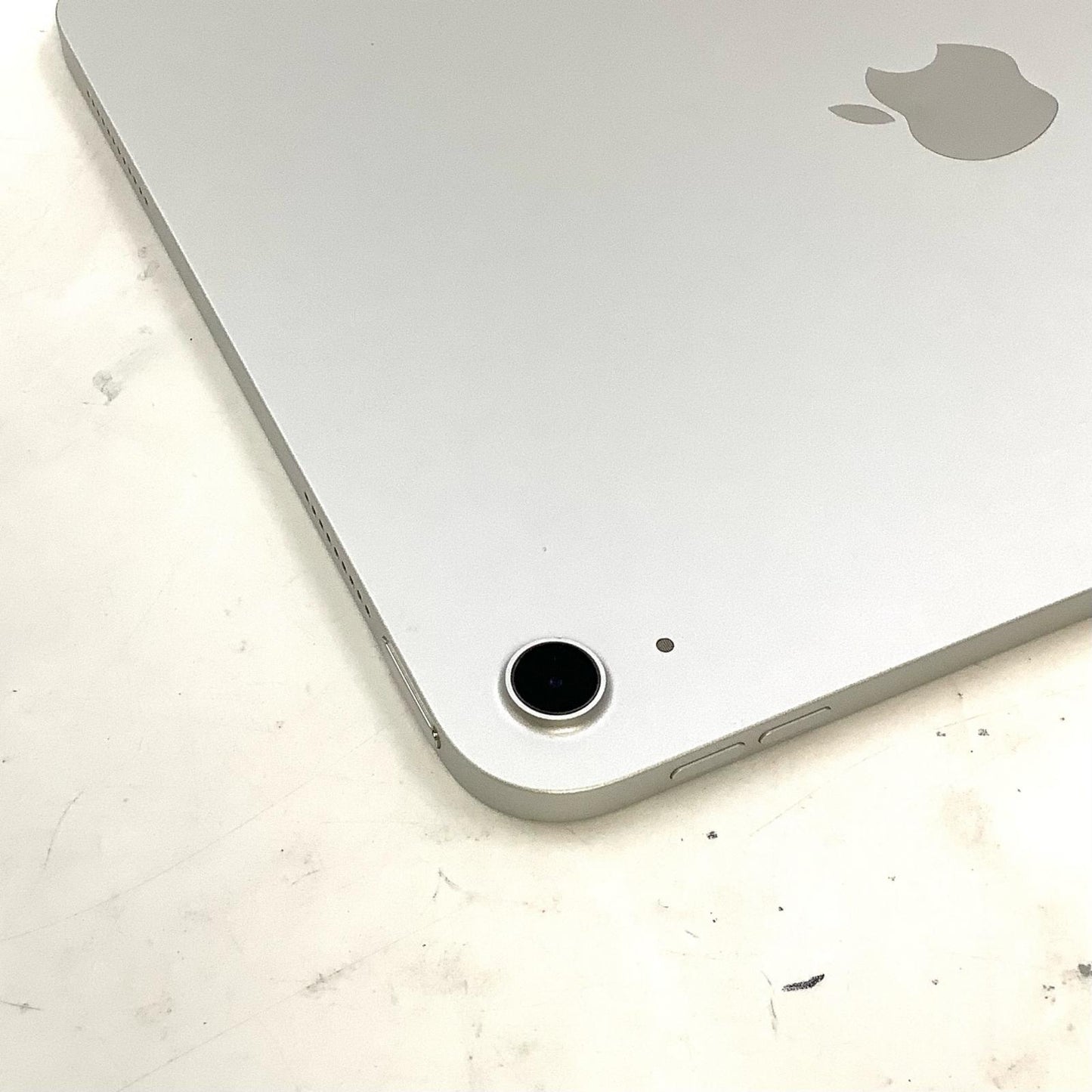 【全額返金保証】【最速発送】Apple iPad iPad 10.9インチ 第10世代 64GB シルバー Wi-Fi 美品 動作確認済