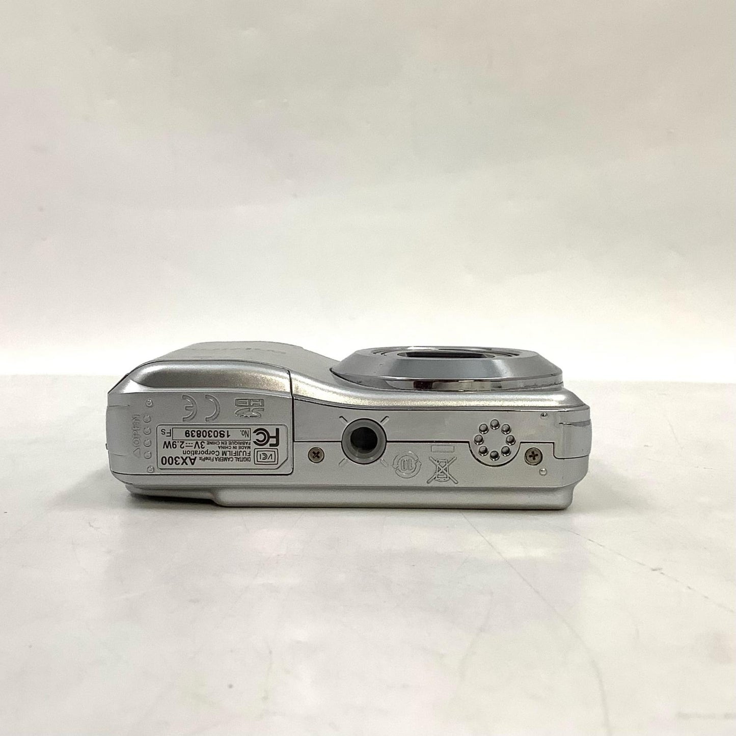【最速発送】FUJIFILM コンパクトデジタルカメラ FINEPIX AX300 シルバー【難有】