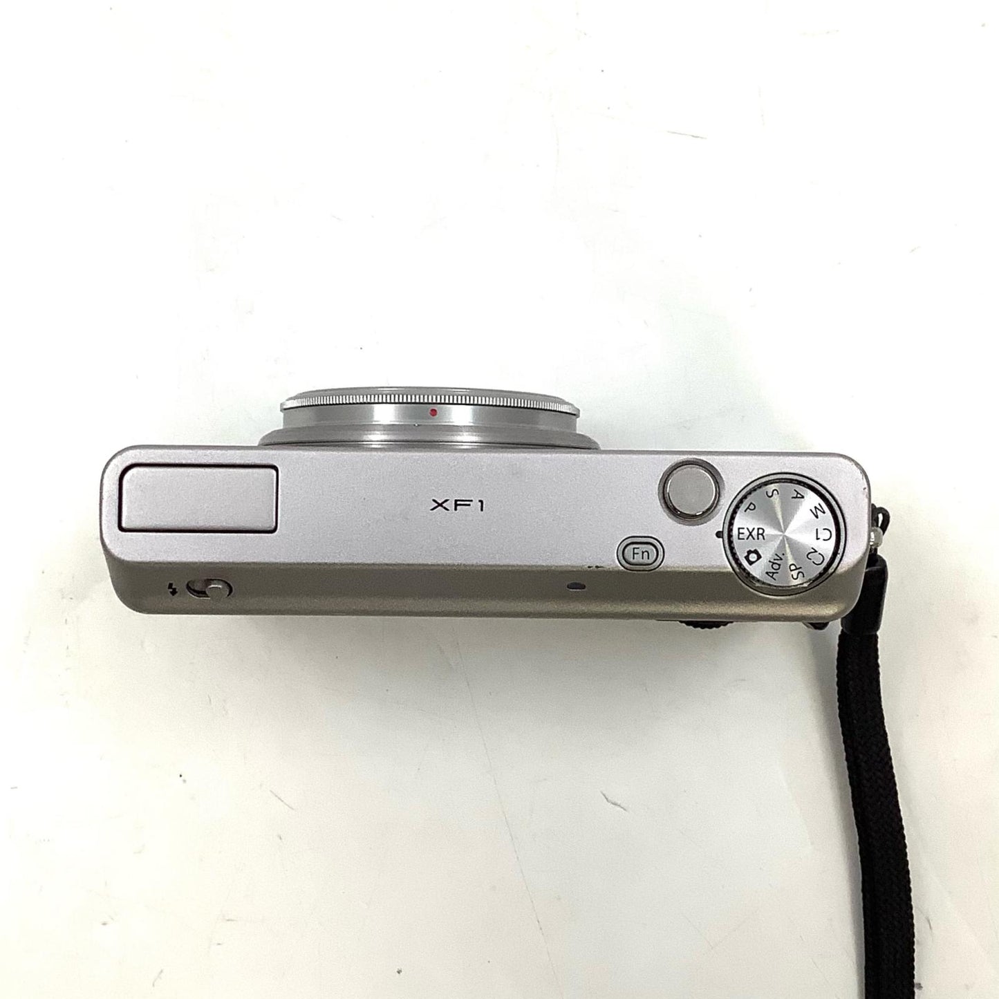 【最速発送】FUJIFILM コンパクトデジタルカメラ XF1 ブラック【難有】